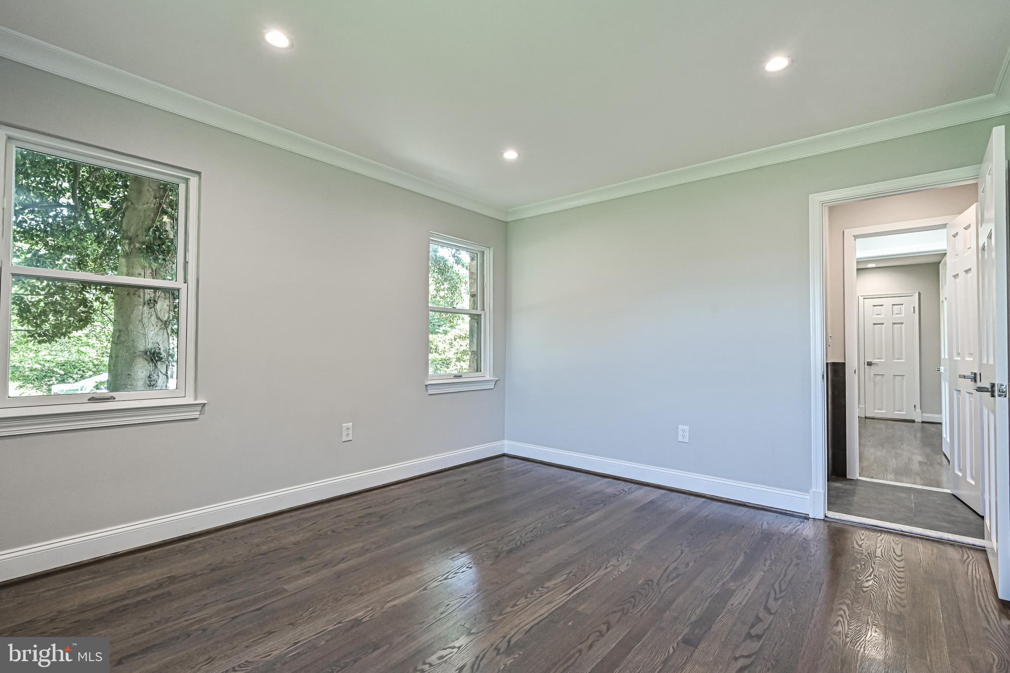 Real estate listing preview #14