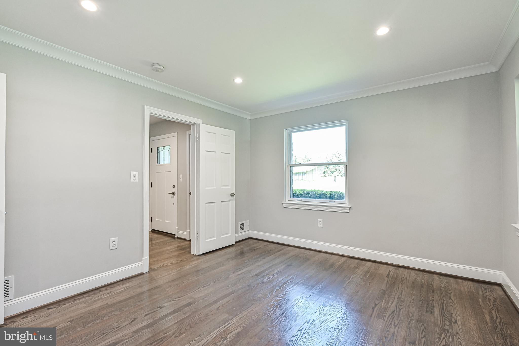 Real estate listing preview #16