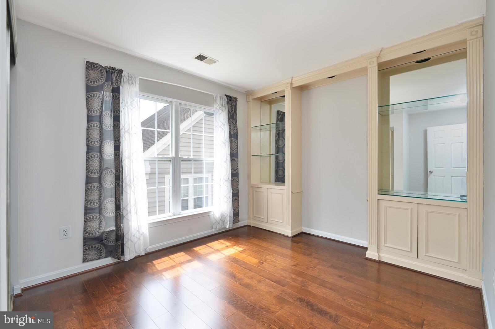 Real estate listing preview #28