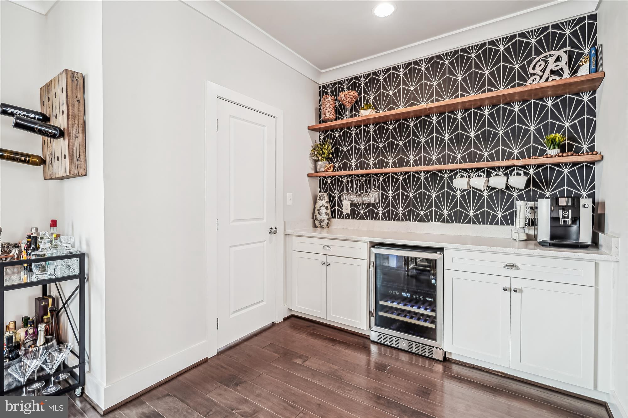 Real estate listing preview #9