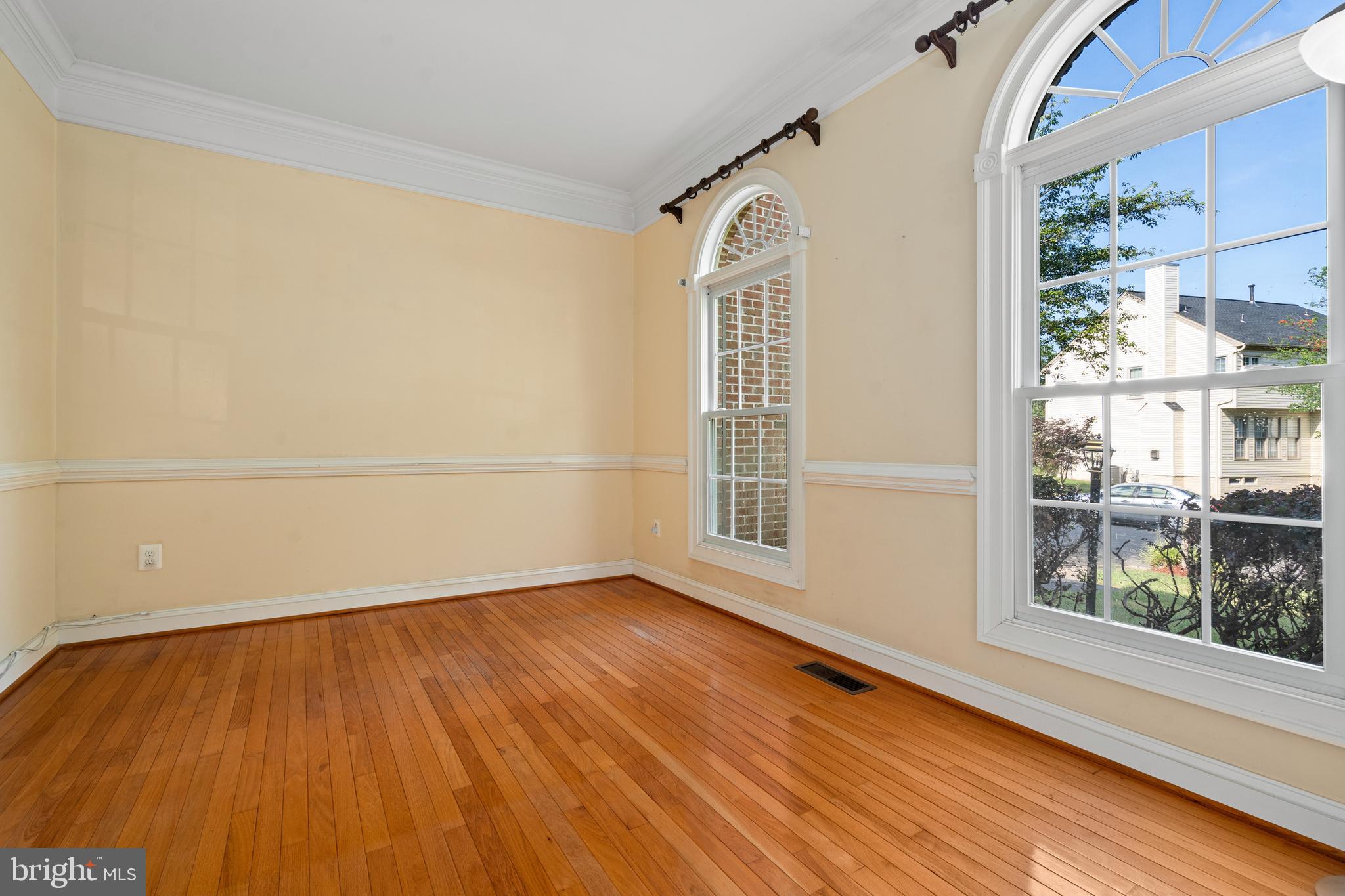 Real estate listing preview #6