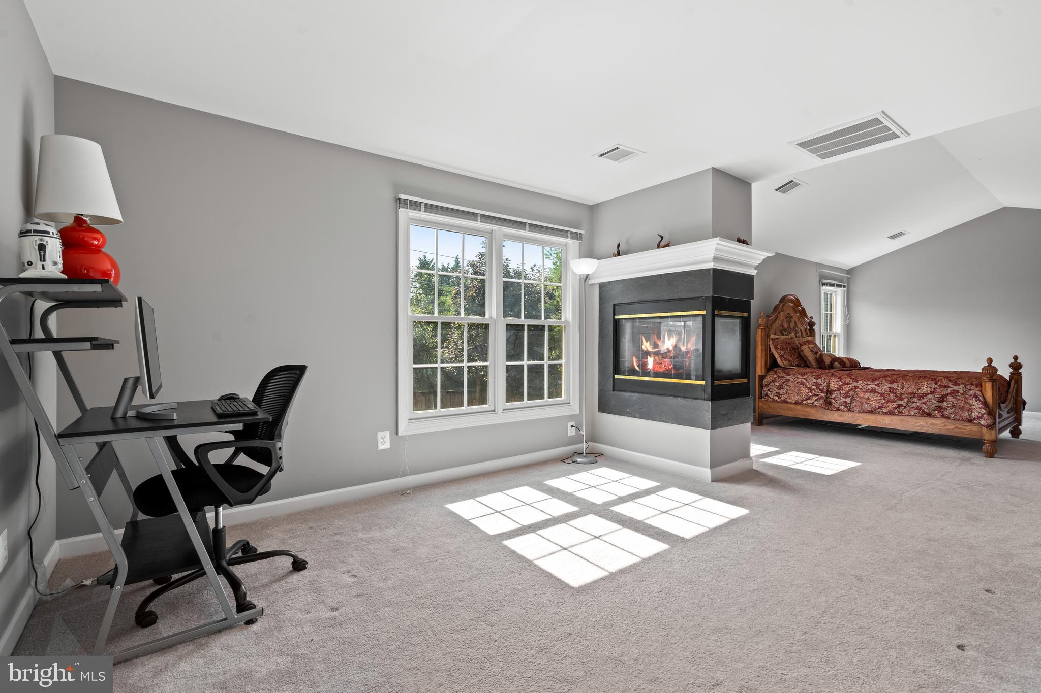 Real estate listing preview #24