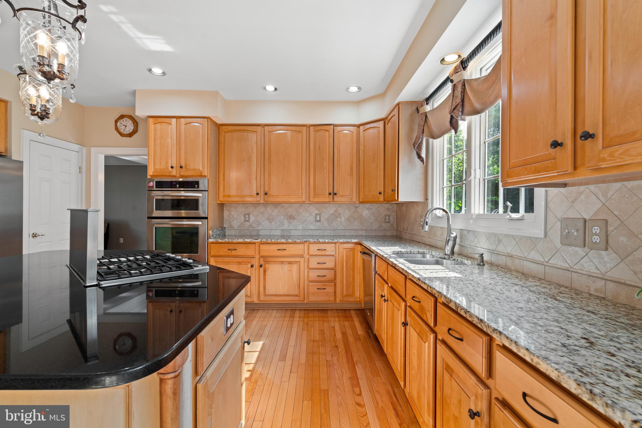 Real estate listing preview #14