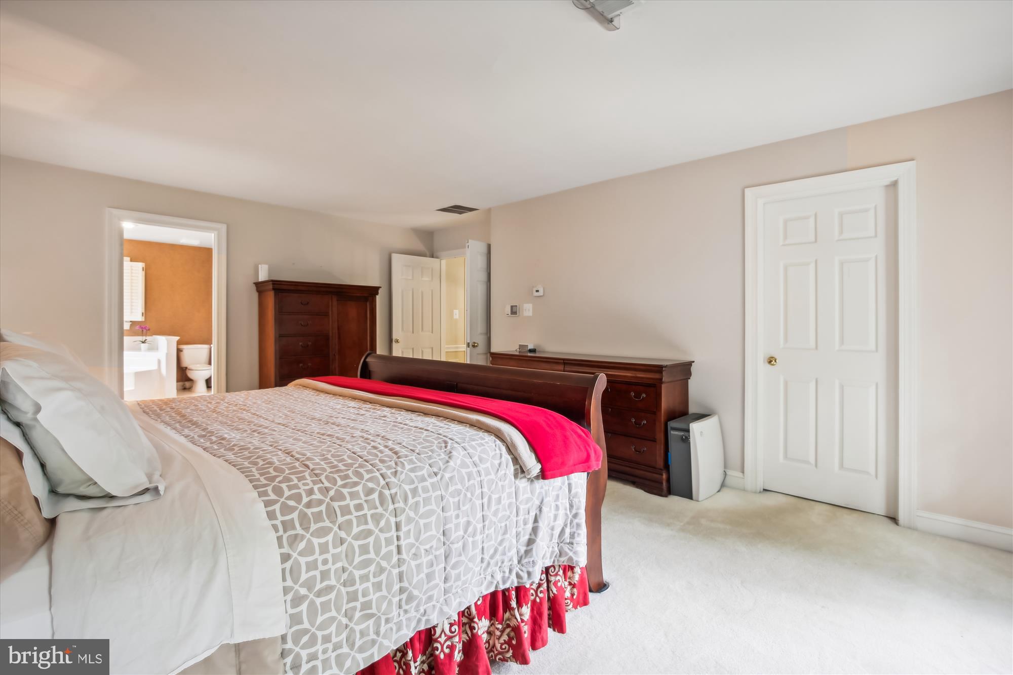 Real estate listing preview #24