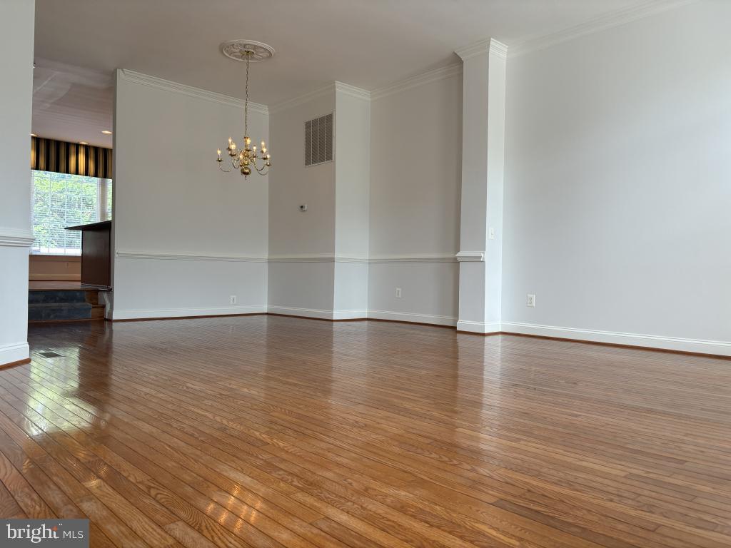 Real estate listing preview #6