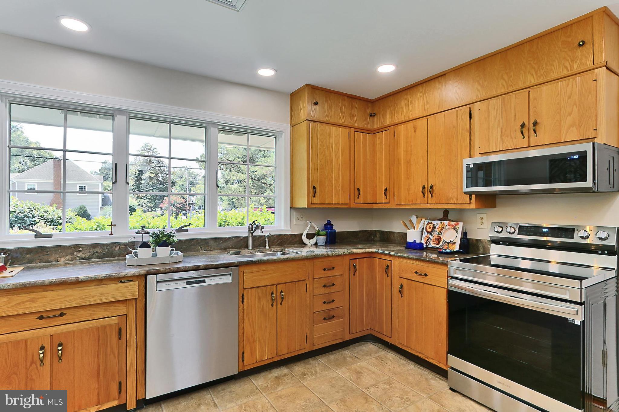 Real estate listing preview #16