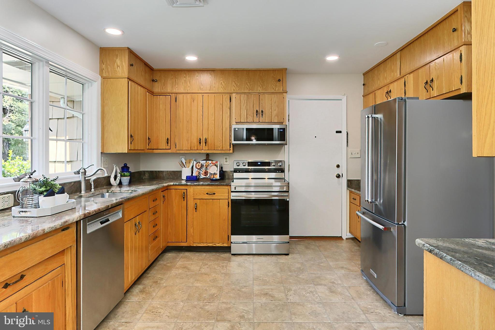 Real estate listing preview #12