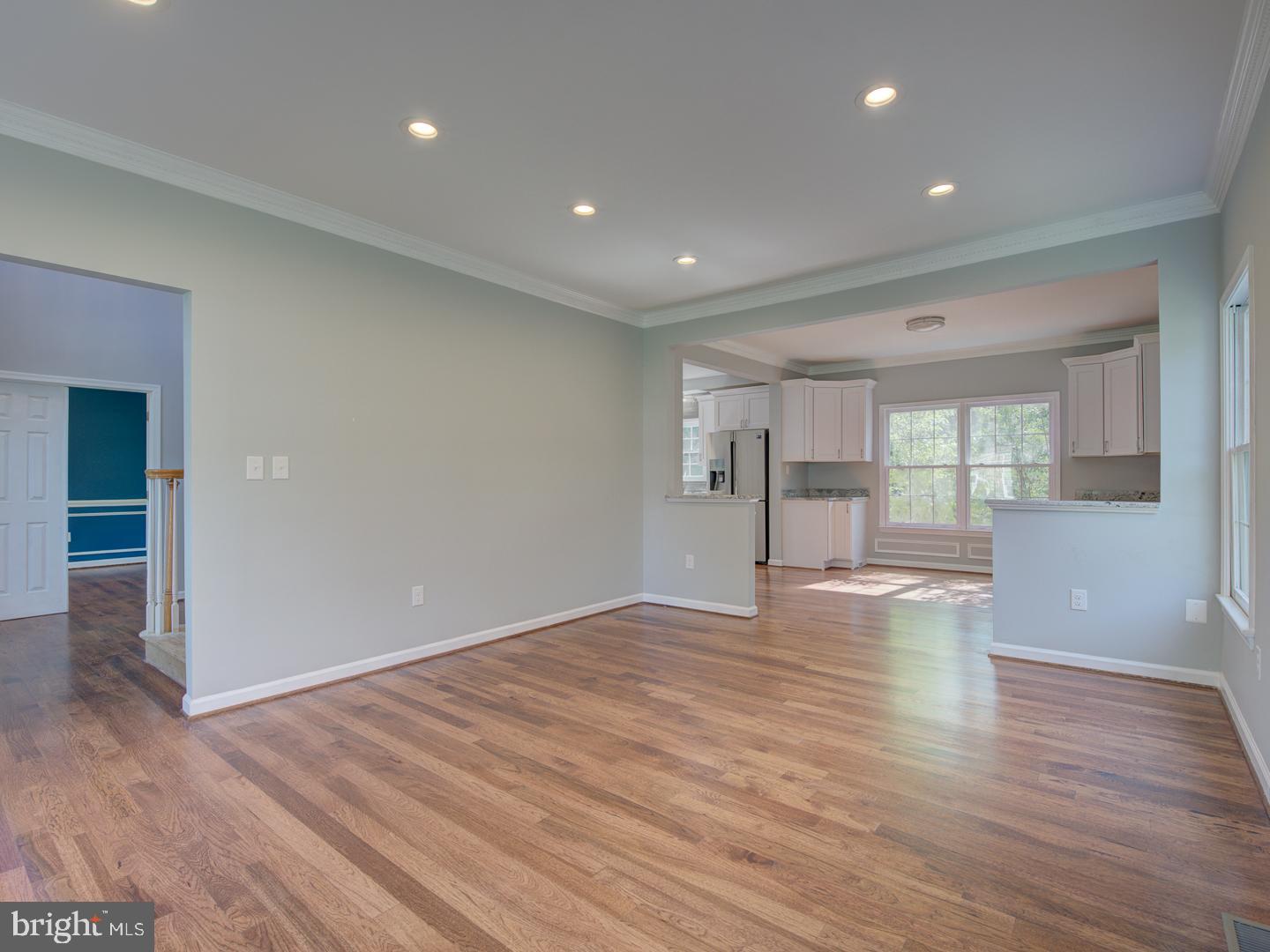 Real estate listing preview #14