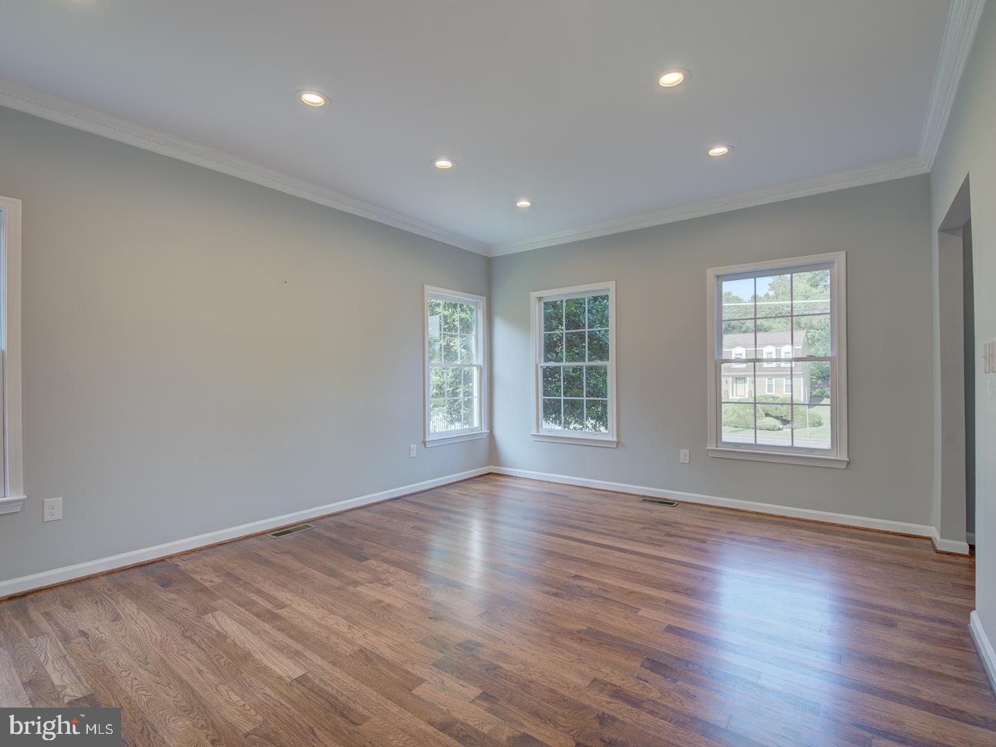 Real estate listing preview #16