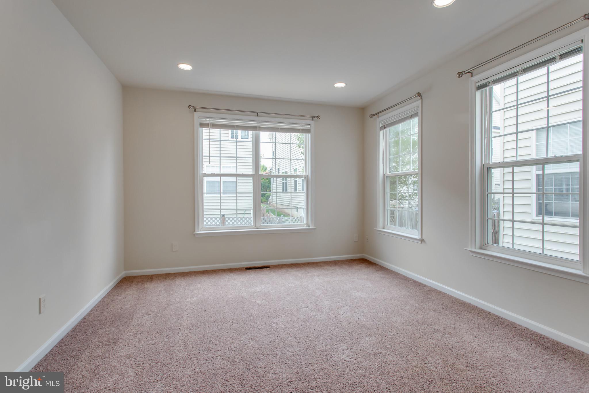 Real estate listing preview #14