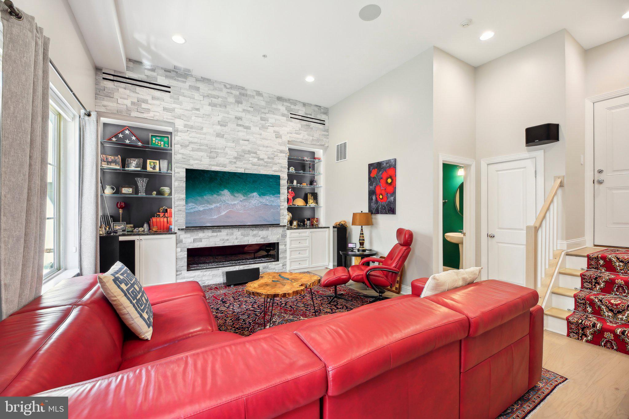 Real estate listing preview #4