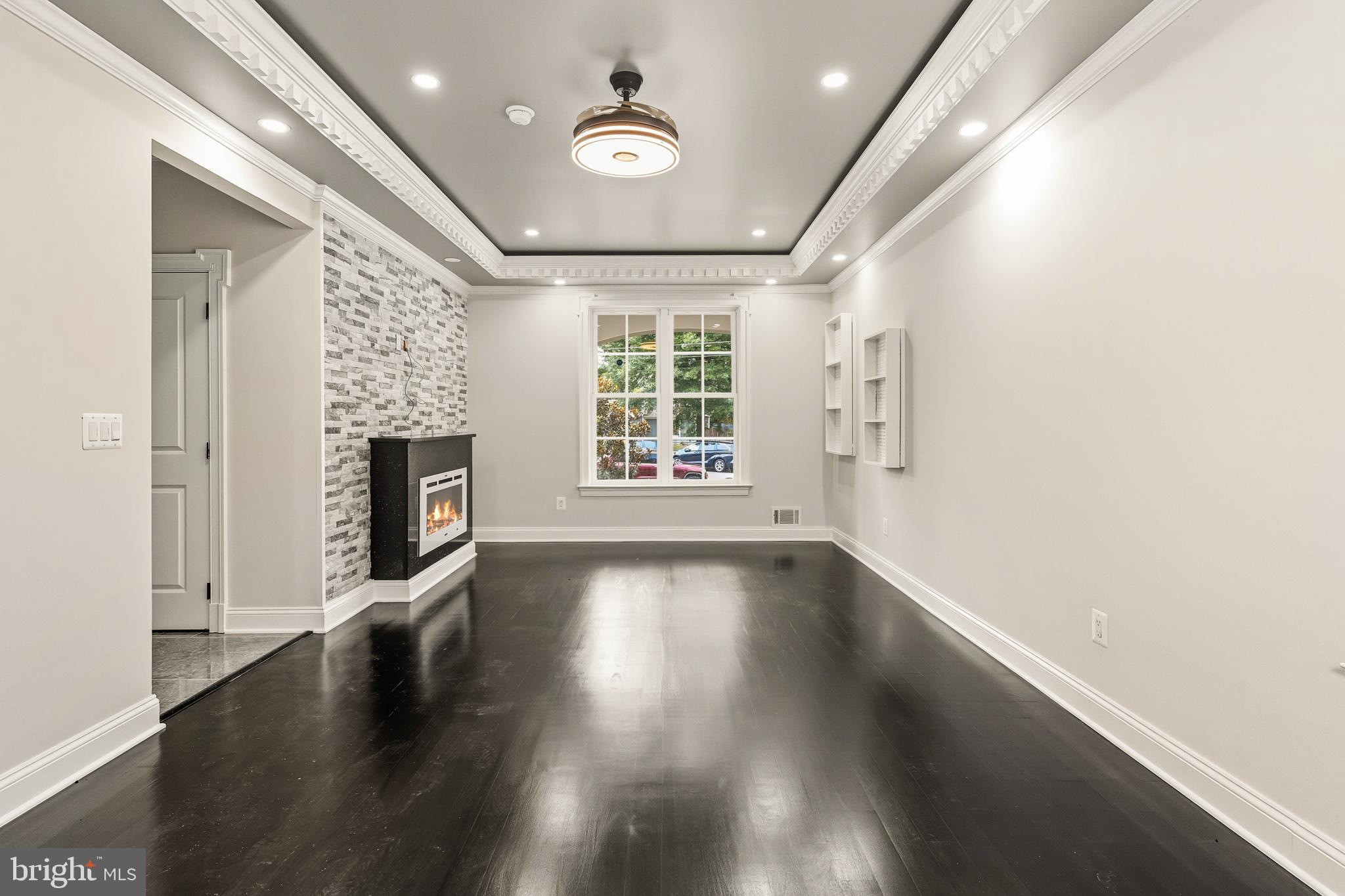 Real estate listing preview #8