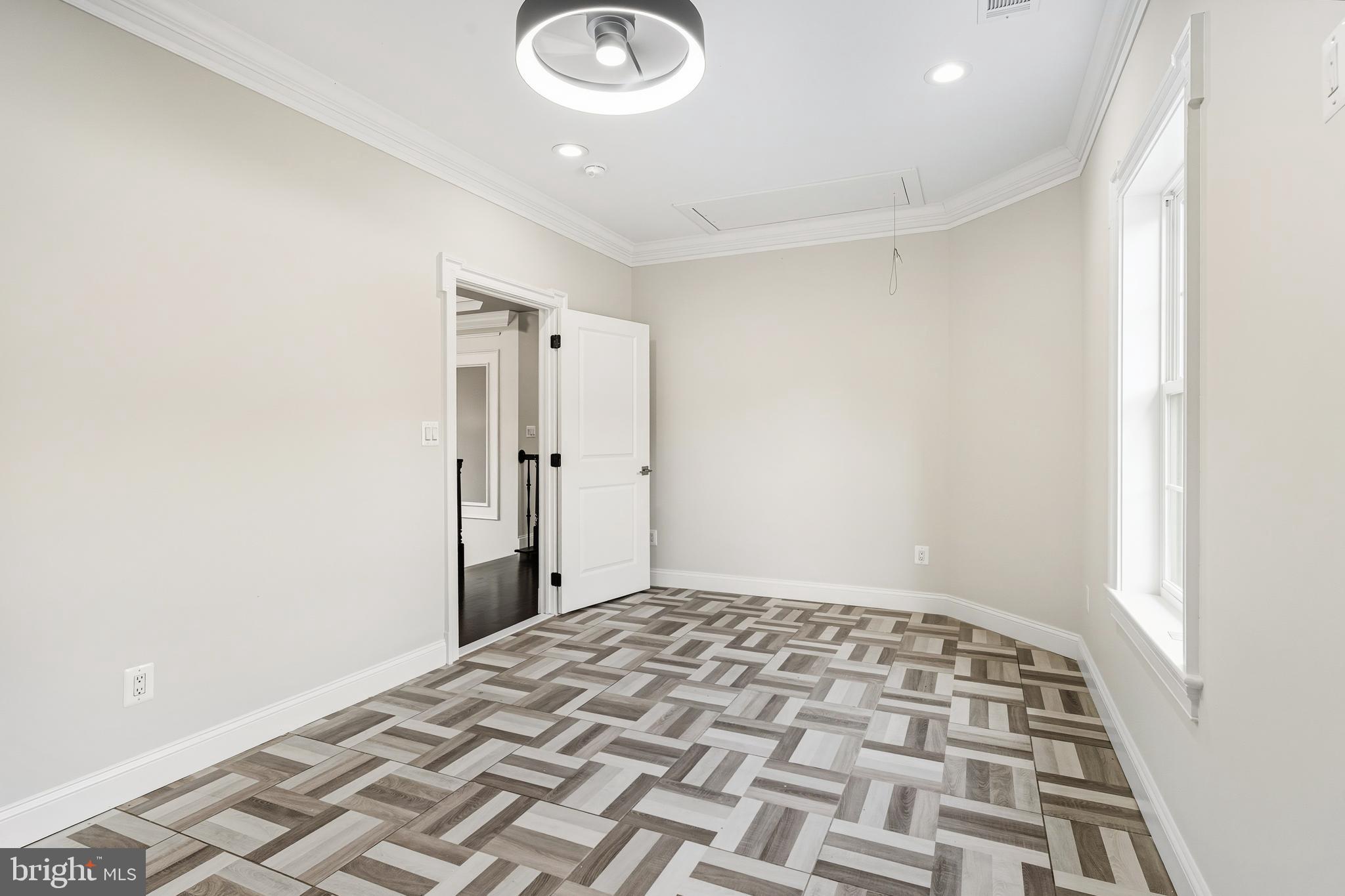 Real estate listing preview #12