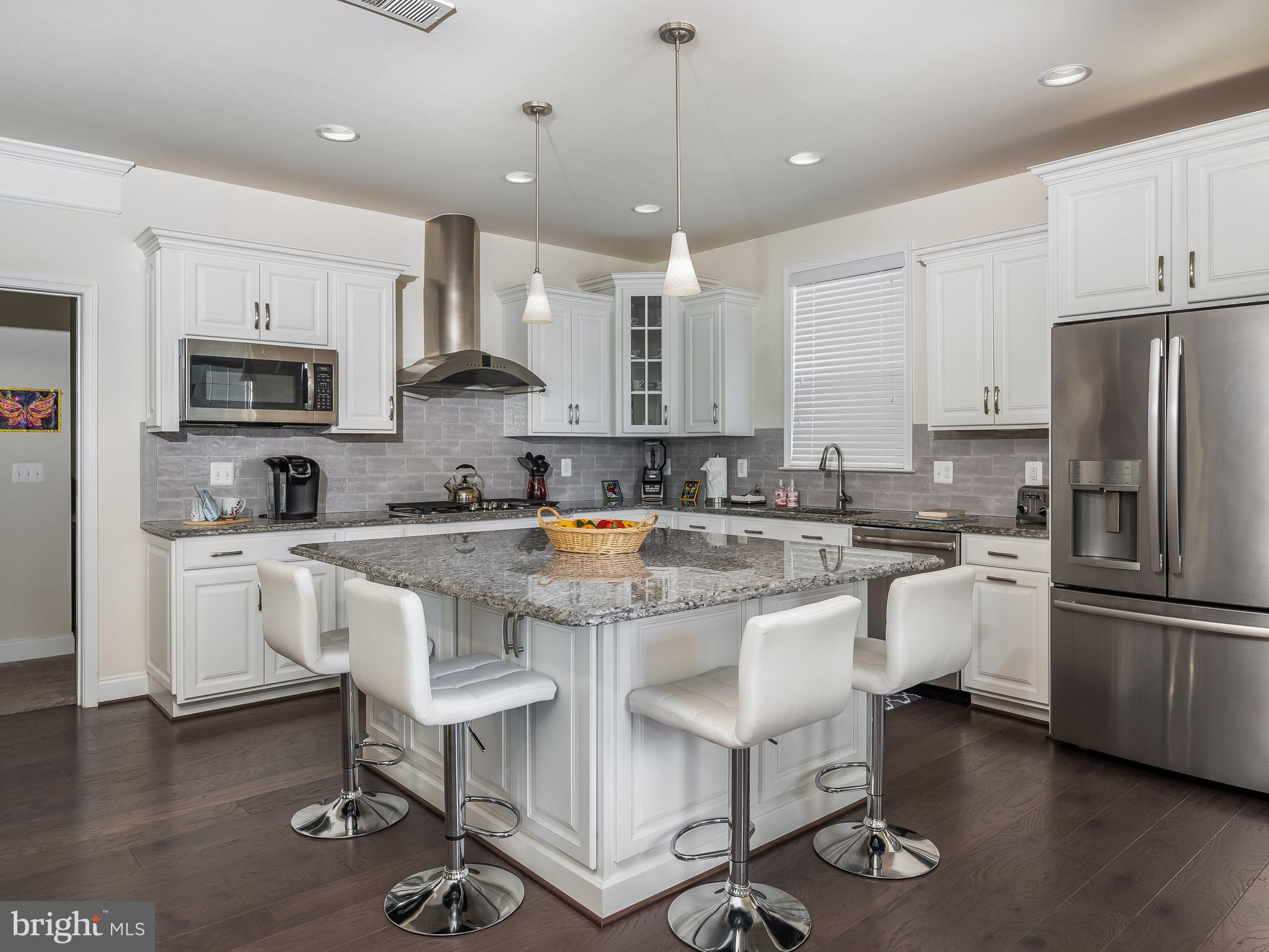 Real estate listing preview #12