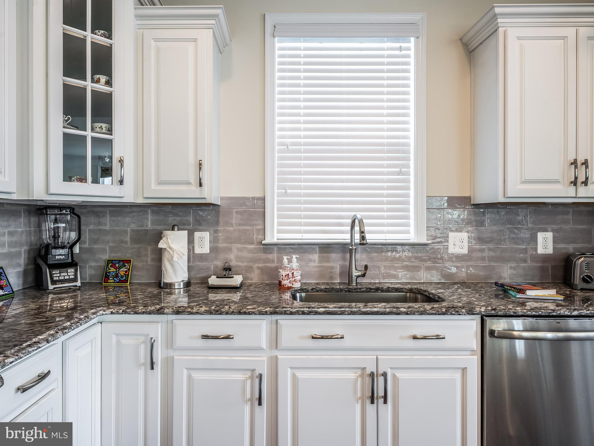 Real estate listing preview #14