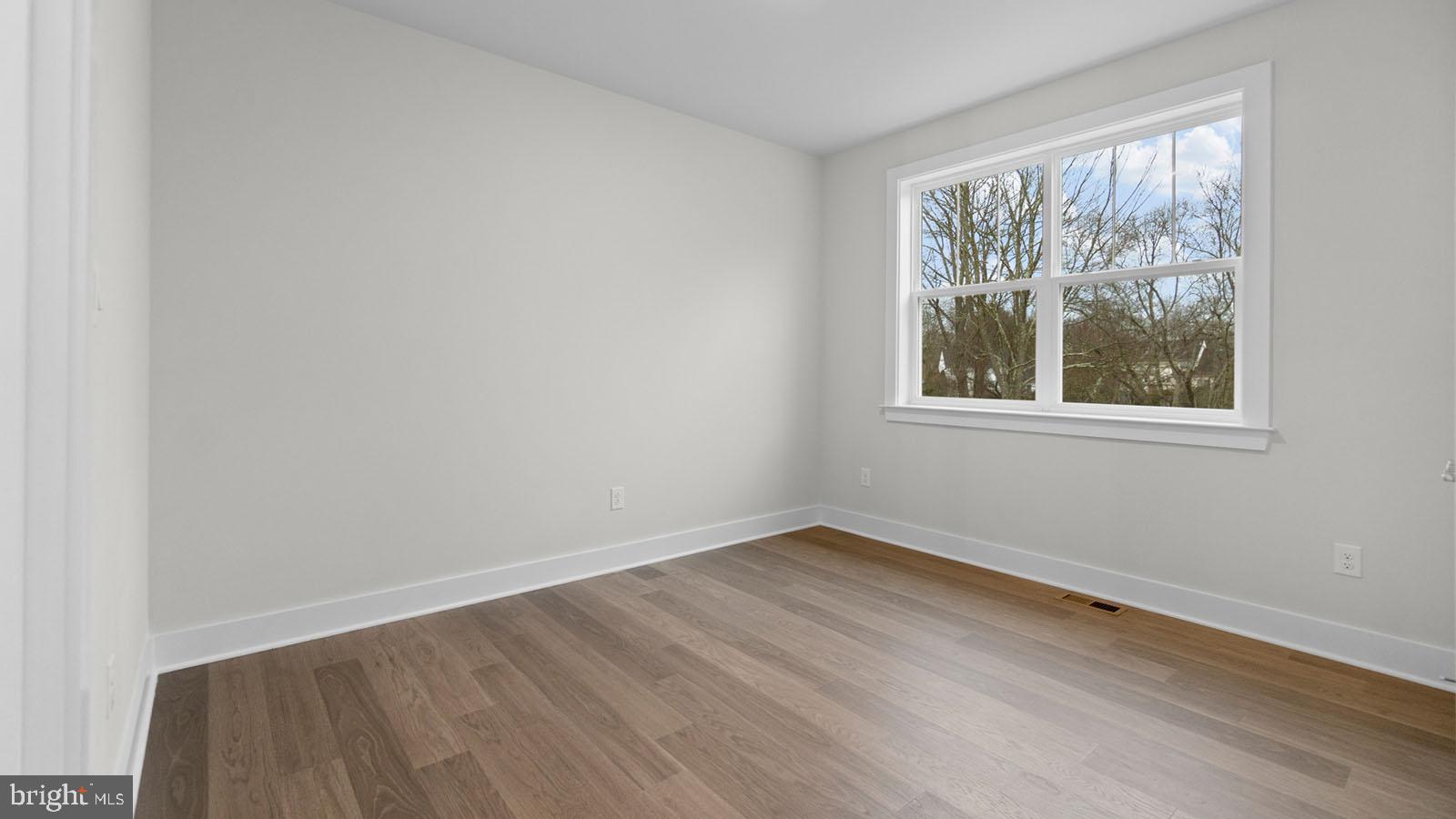 Real estate listing preview #11