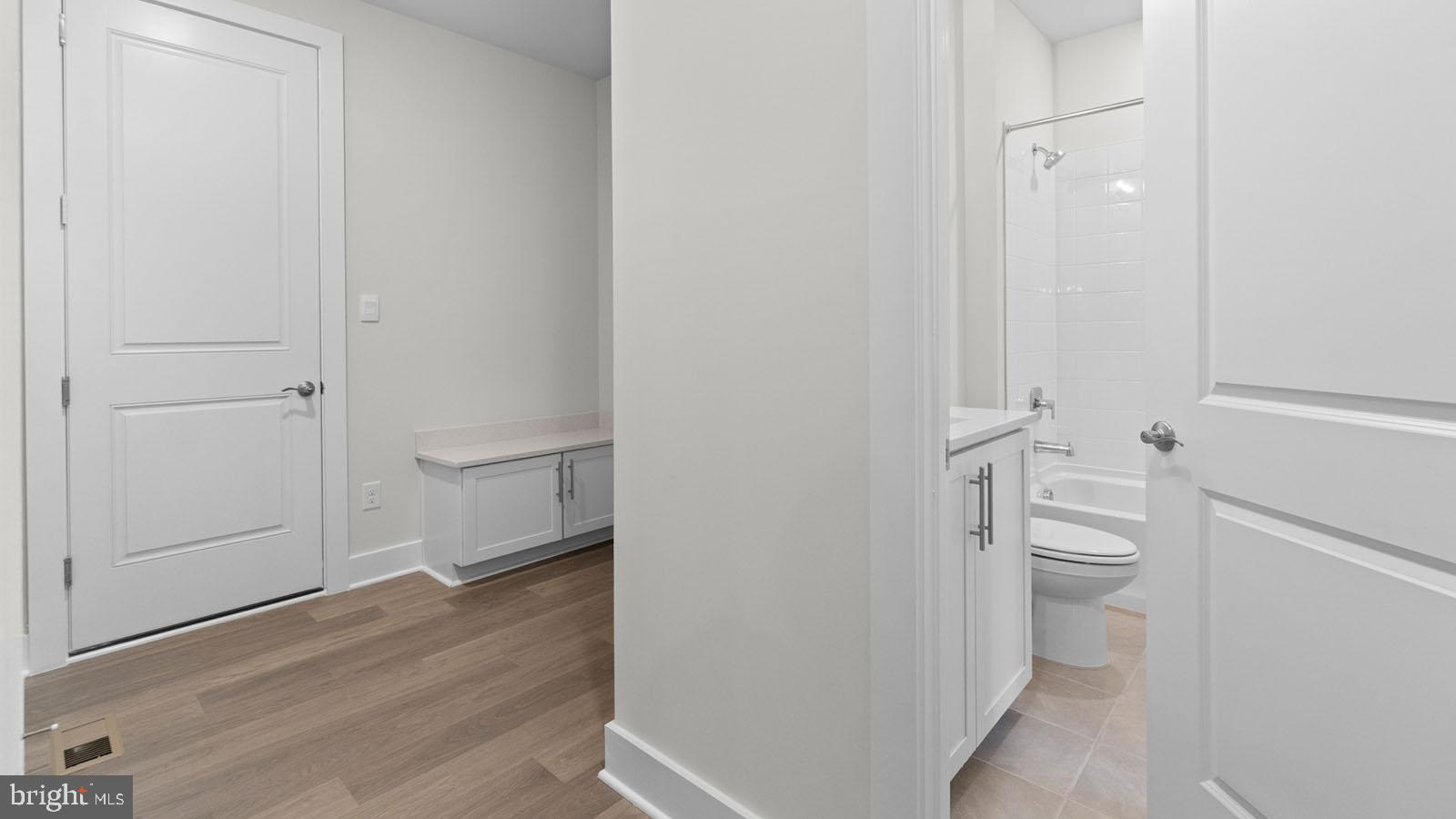 Real estate listing preview #12