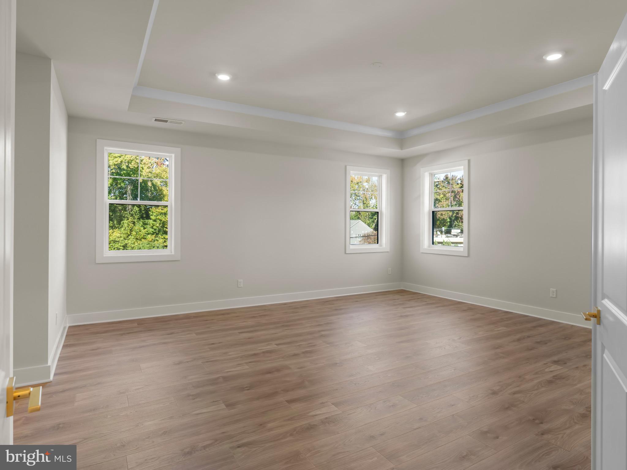 Real estate listing preview #14