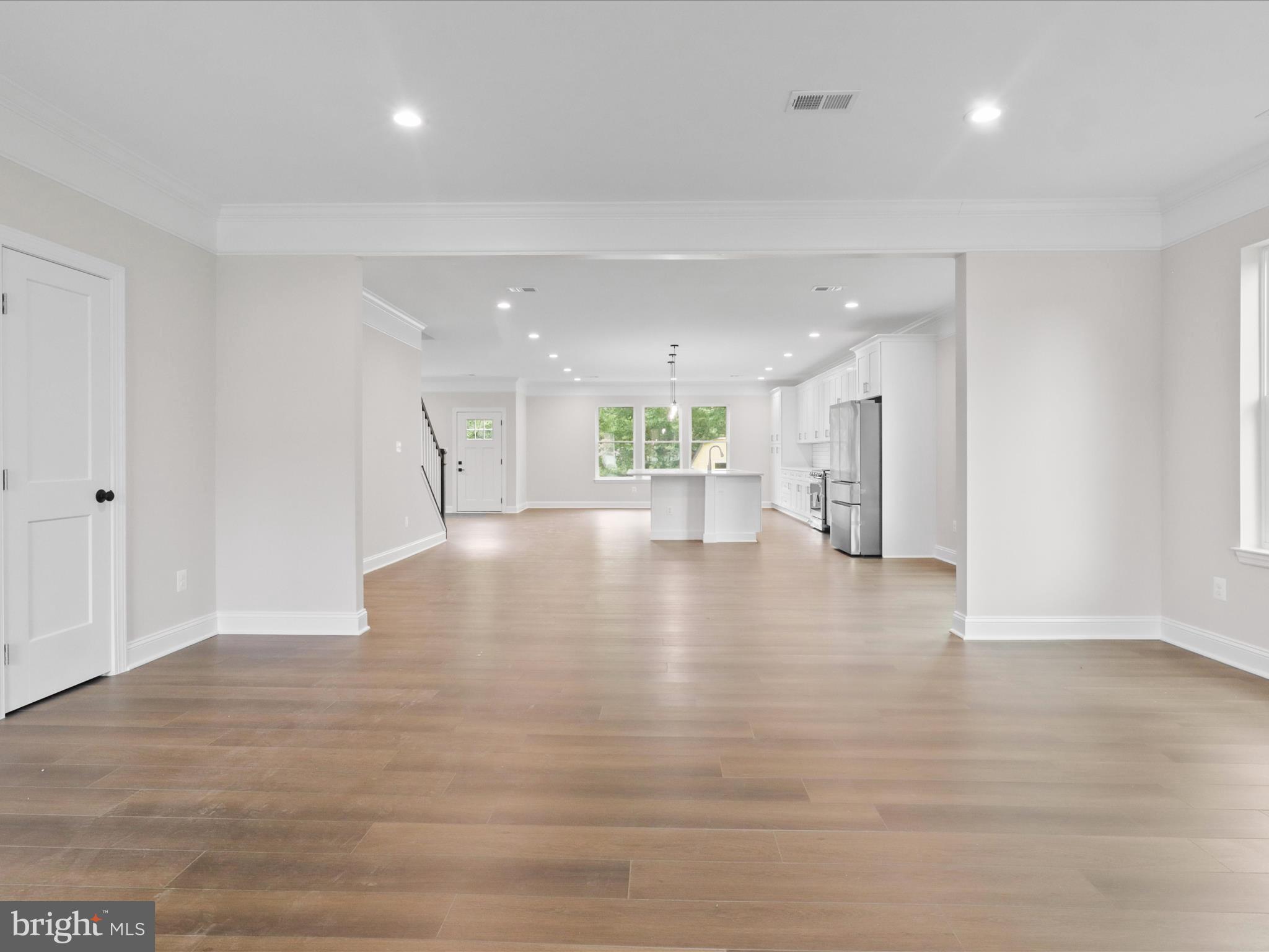 Real estate listing preview #6