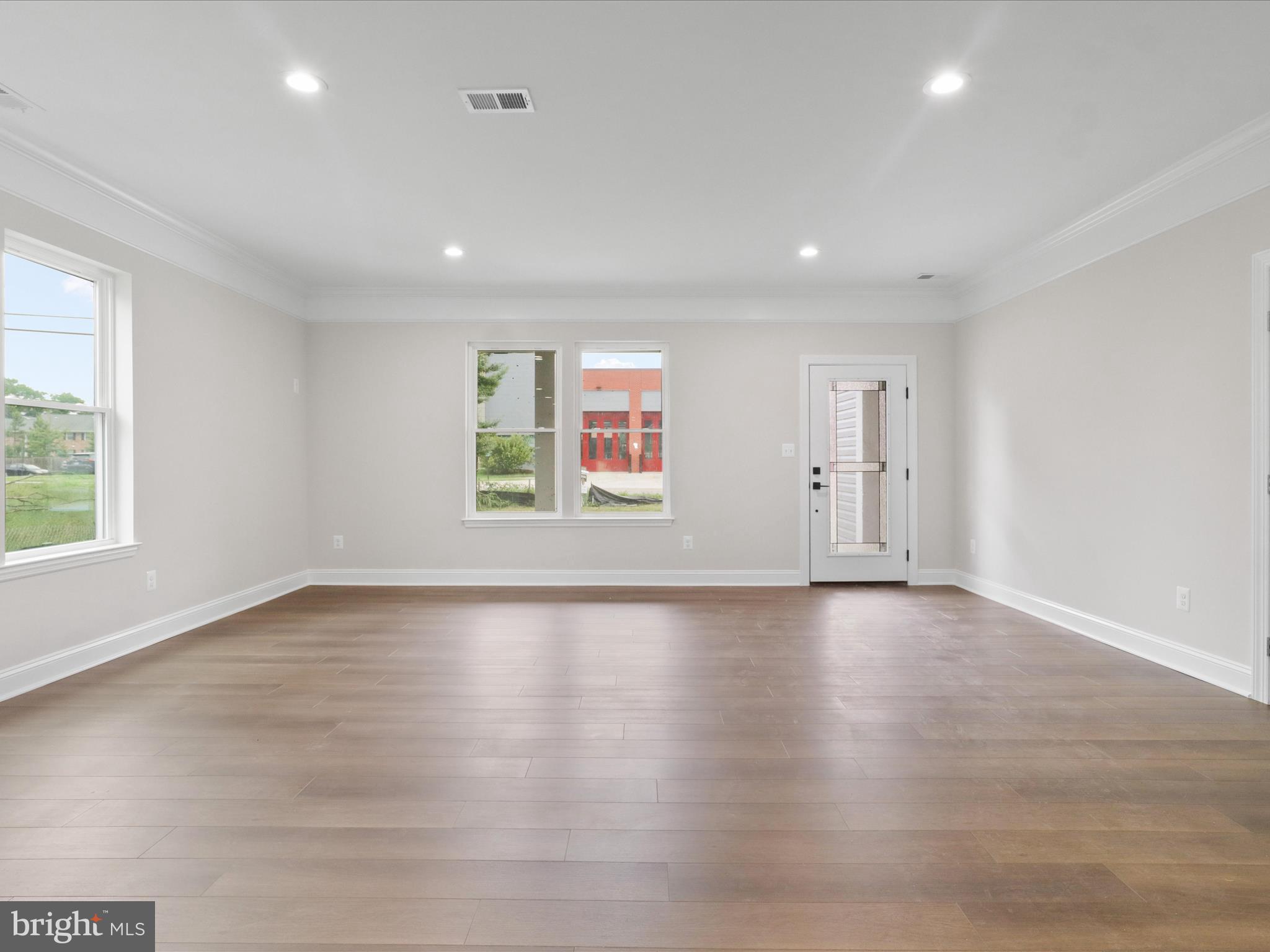 Real estate listing preview #8