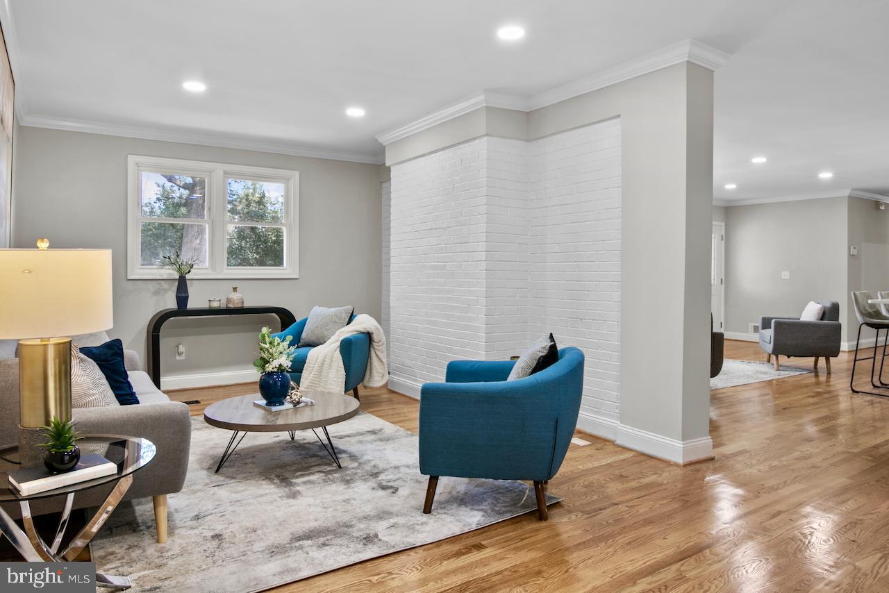 Real estate listing preview #14