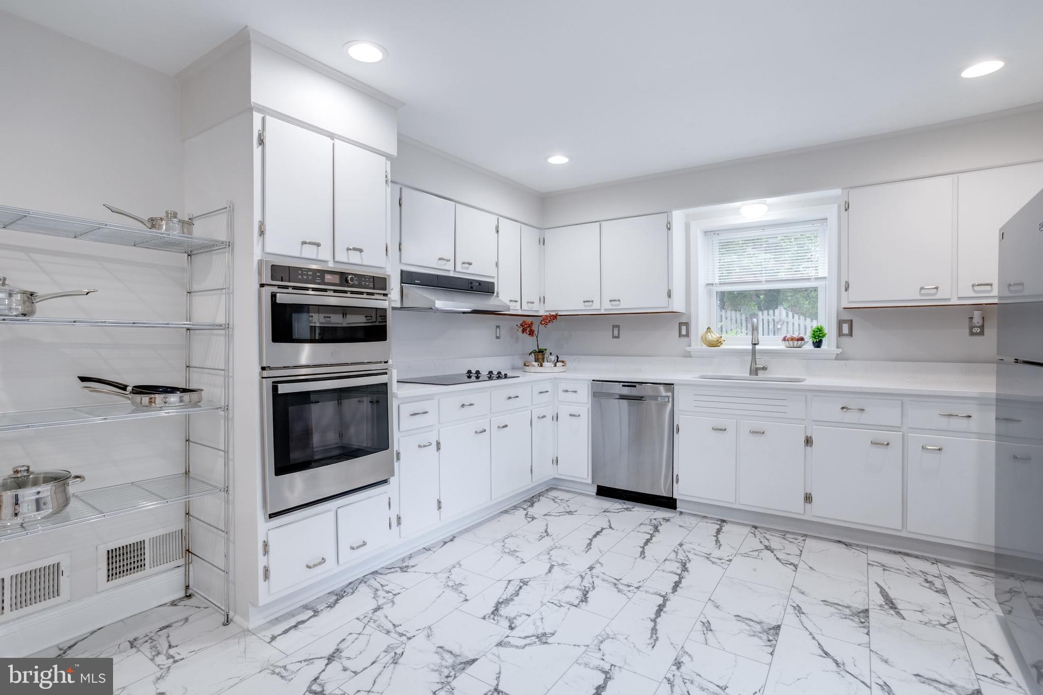 Real estate listing preview #6