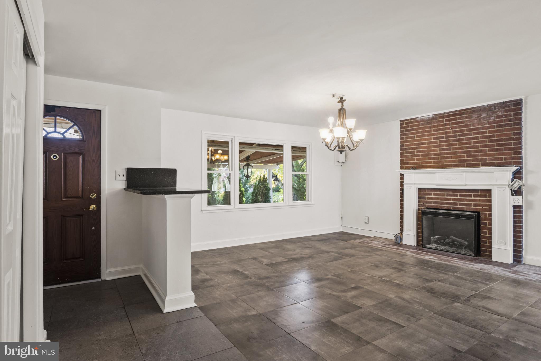 Real estate listing preview #4