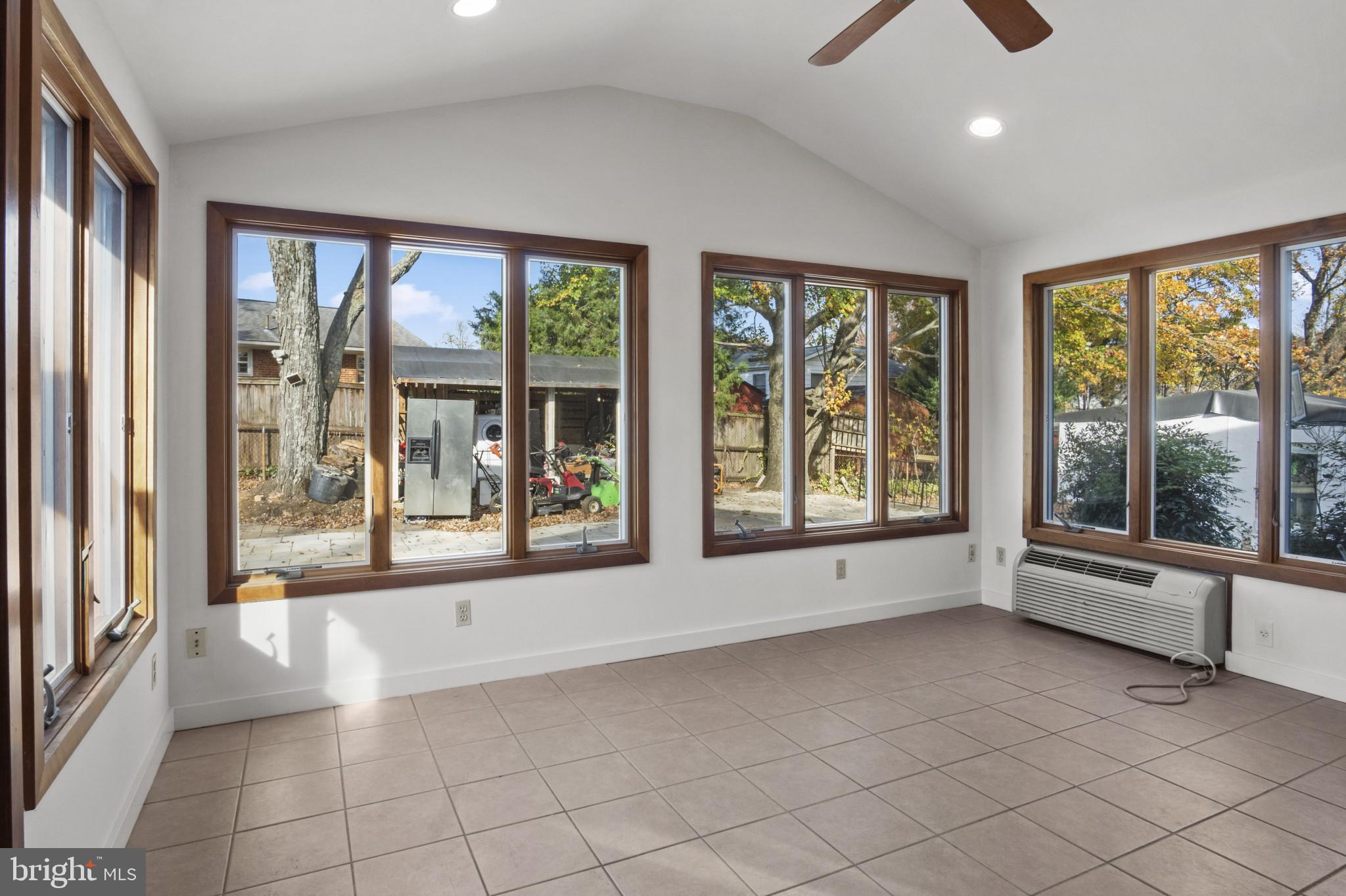 Real estate listing preview #6