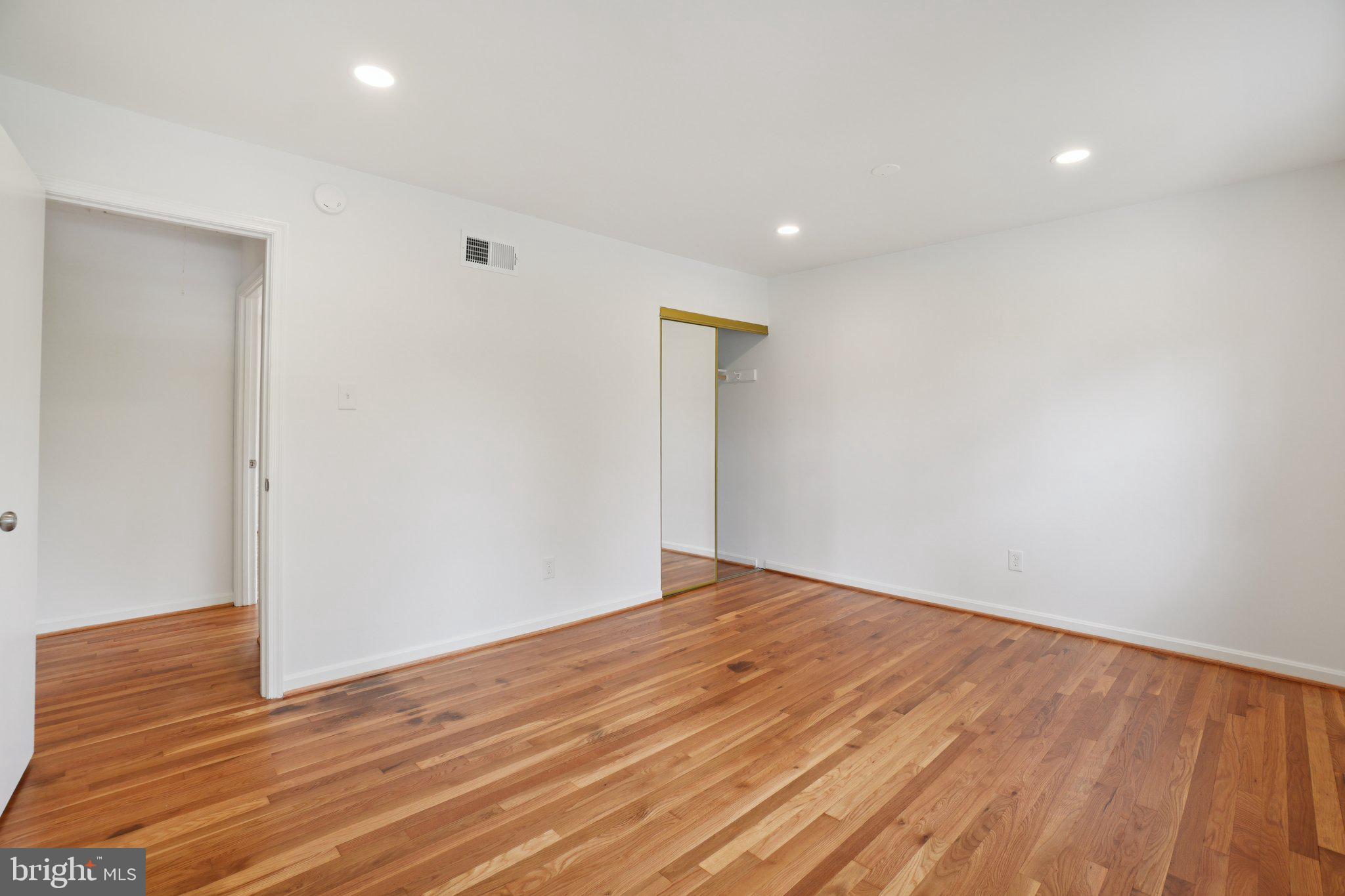 Real estate listing preview #24