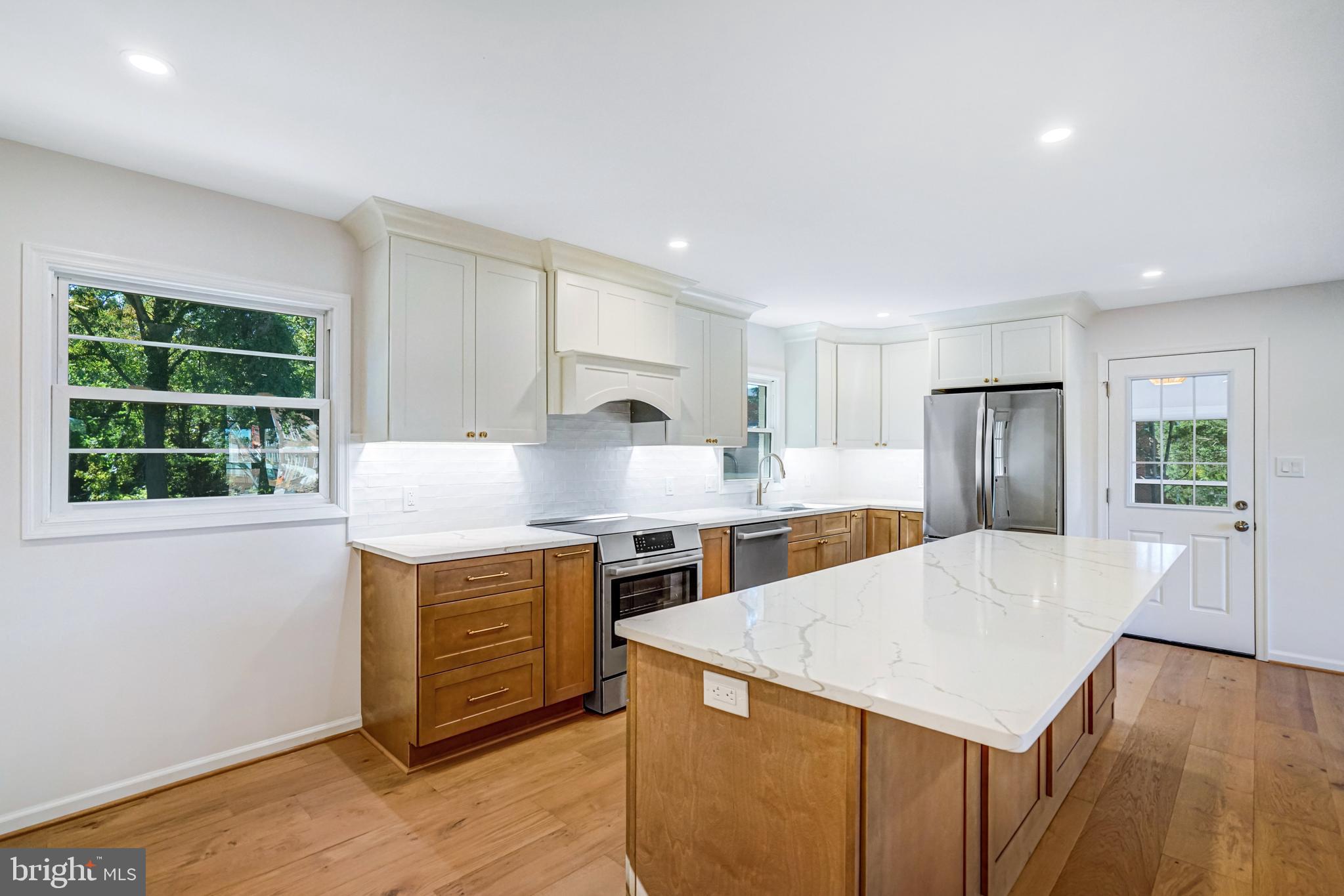 Real estate listing preview #8