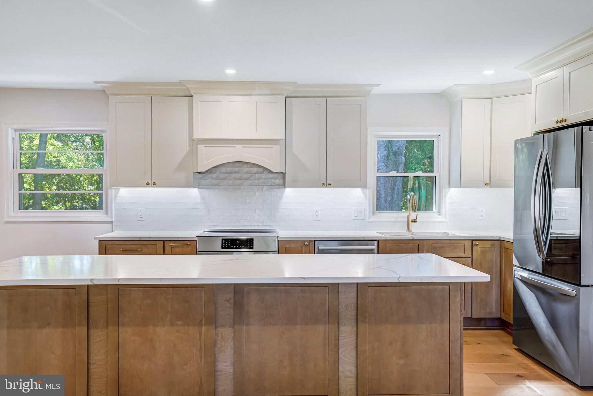 Real estate listing preview #6