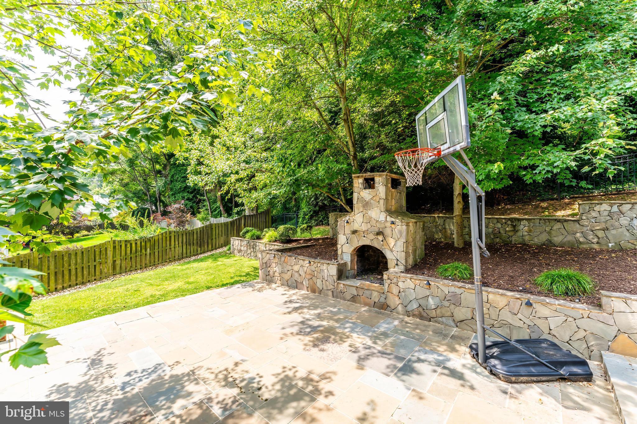 Real estate listing preview #32