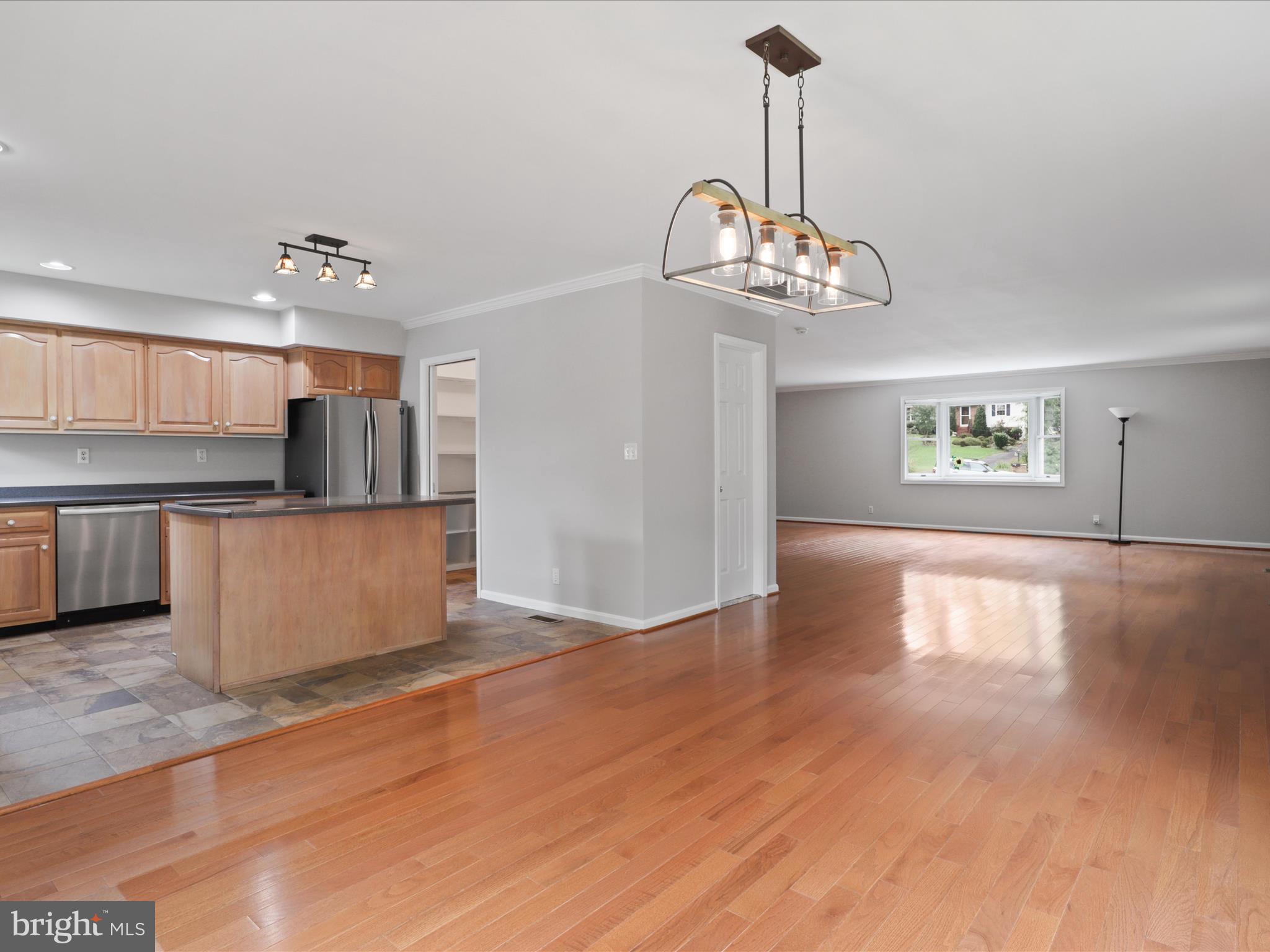 Real estate listing preview #14