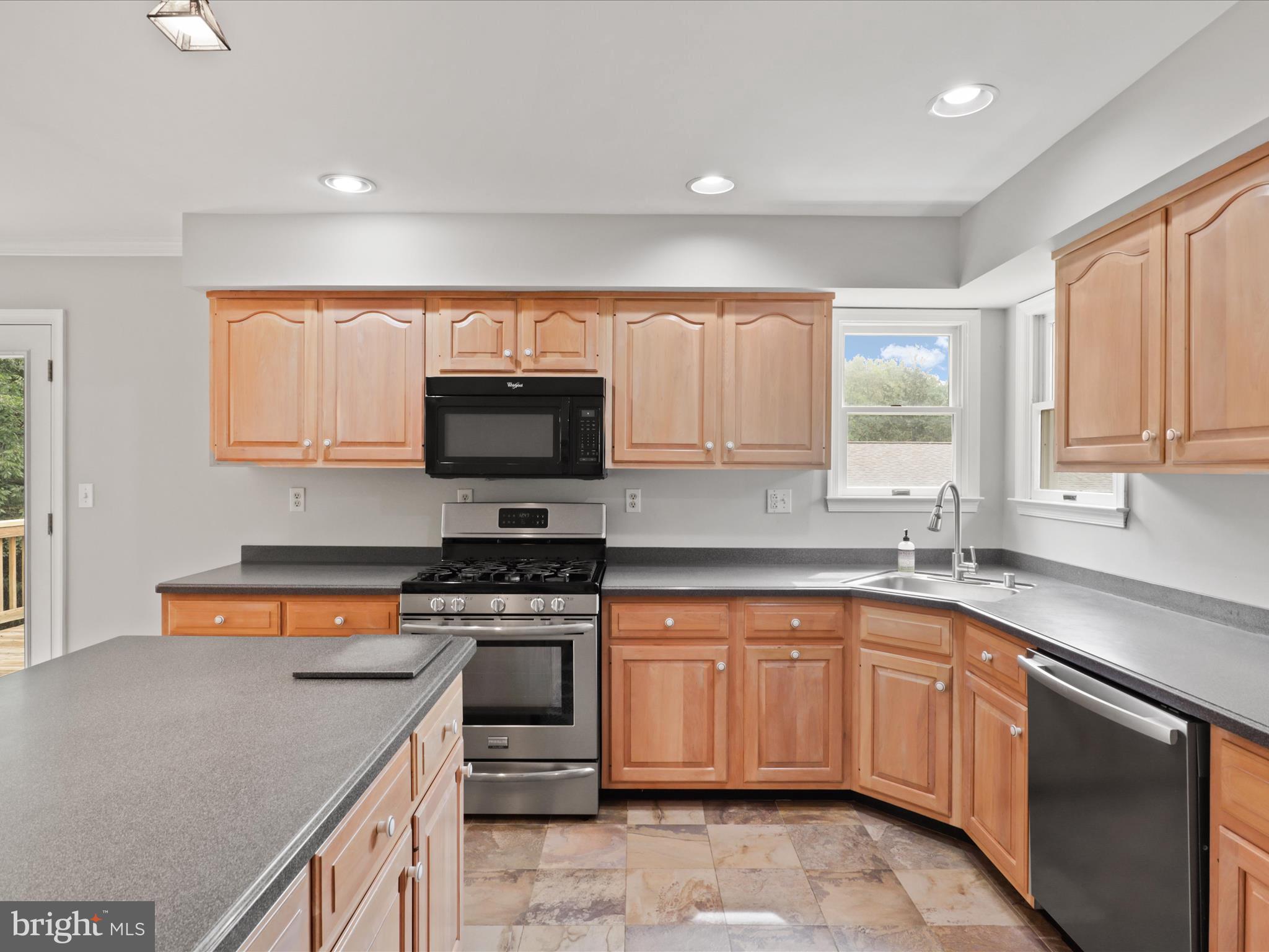 Real estate listing preview #12