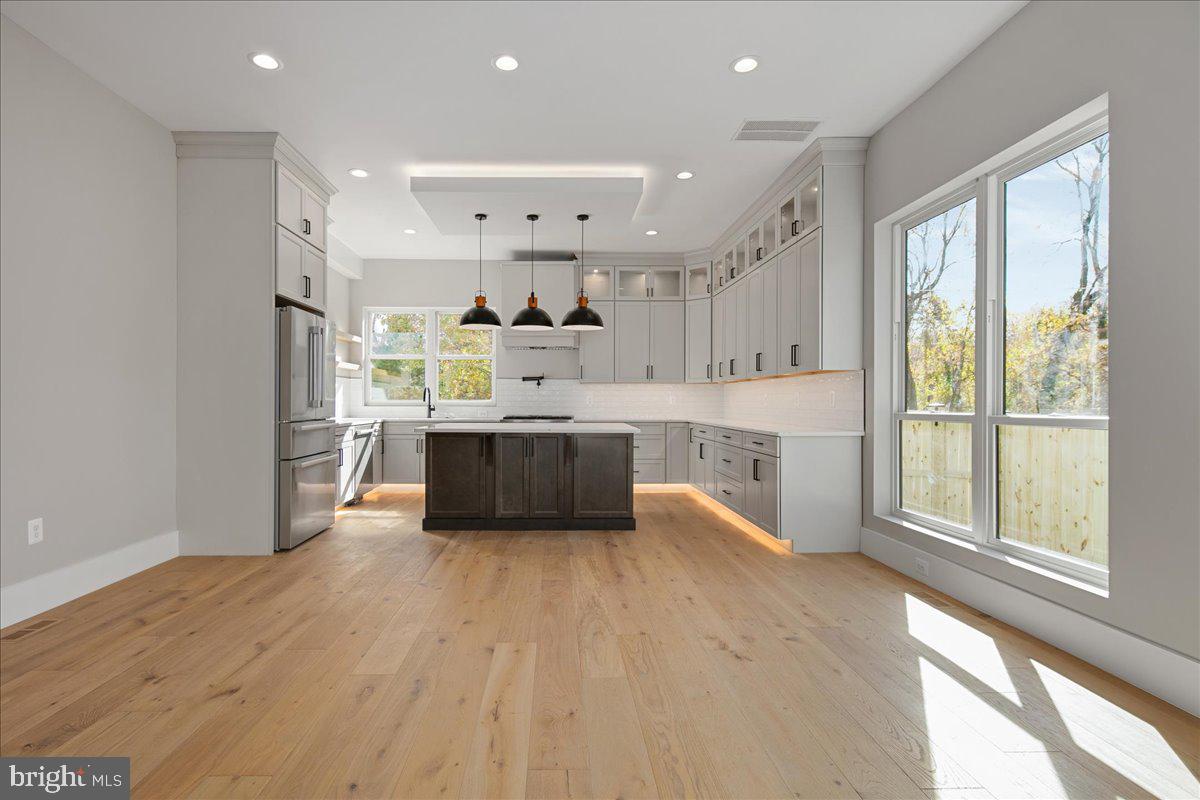 Real estate listing preview #14