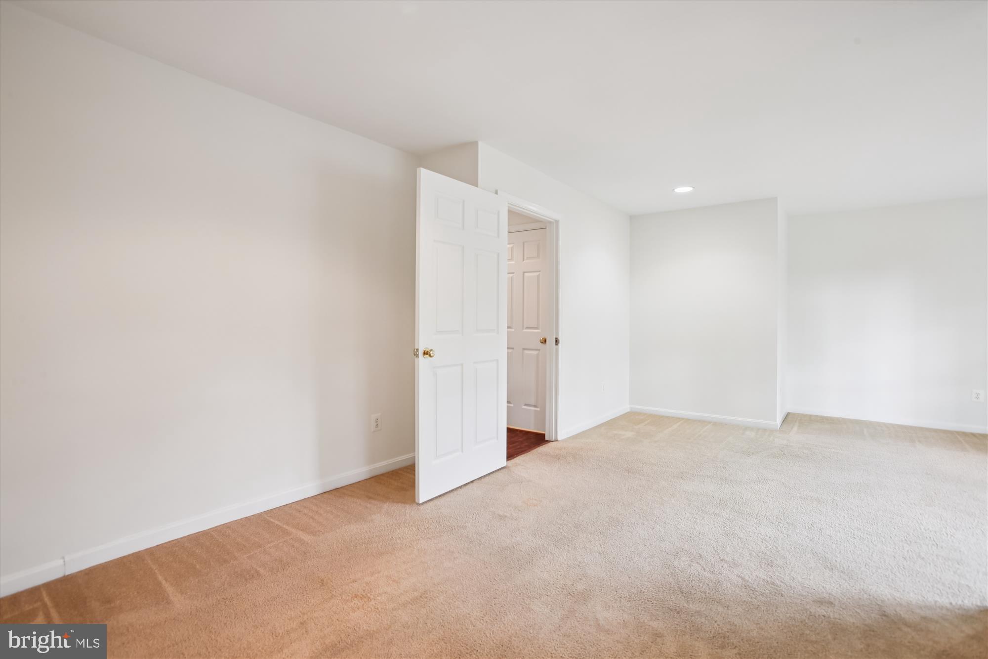 Real estate listing preview #64