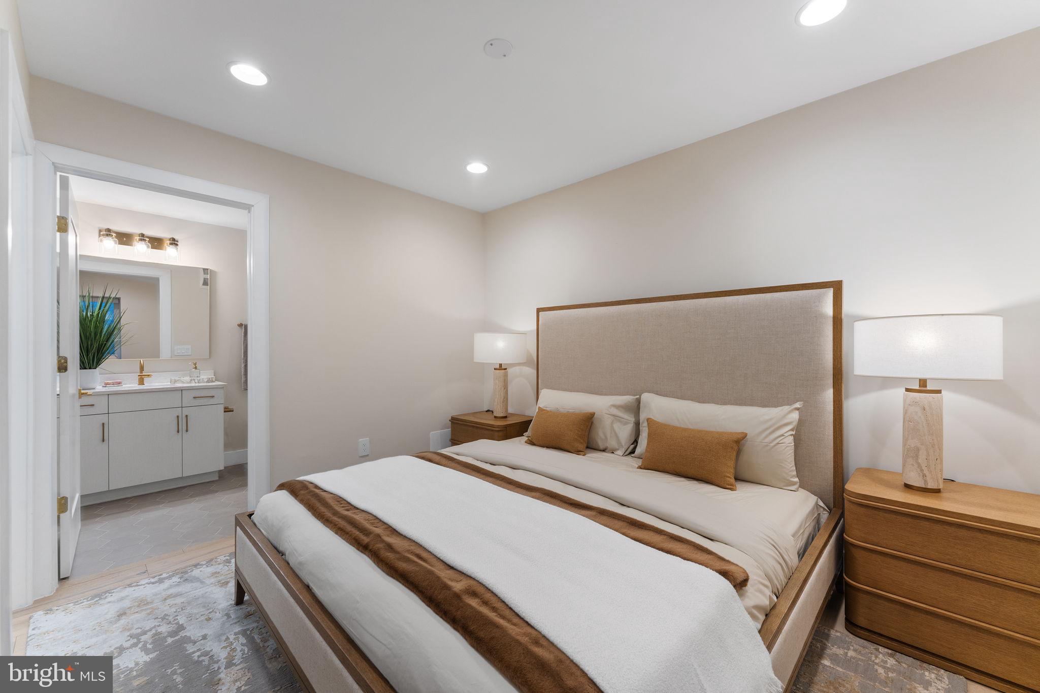 Real estate listing preview #32