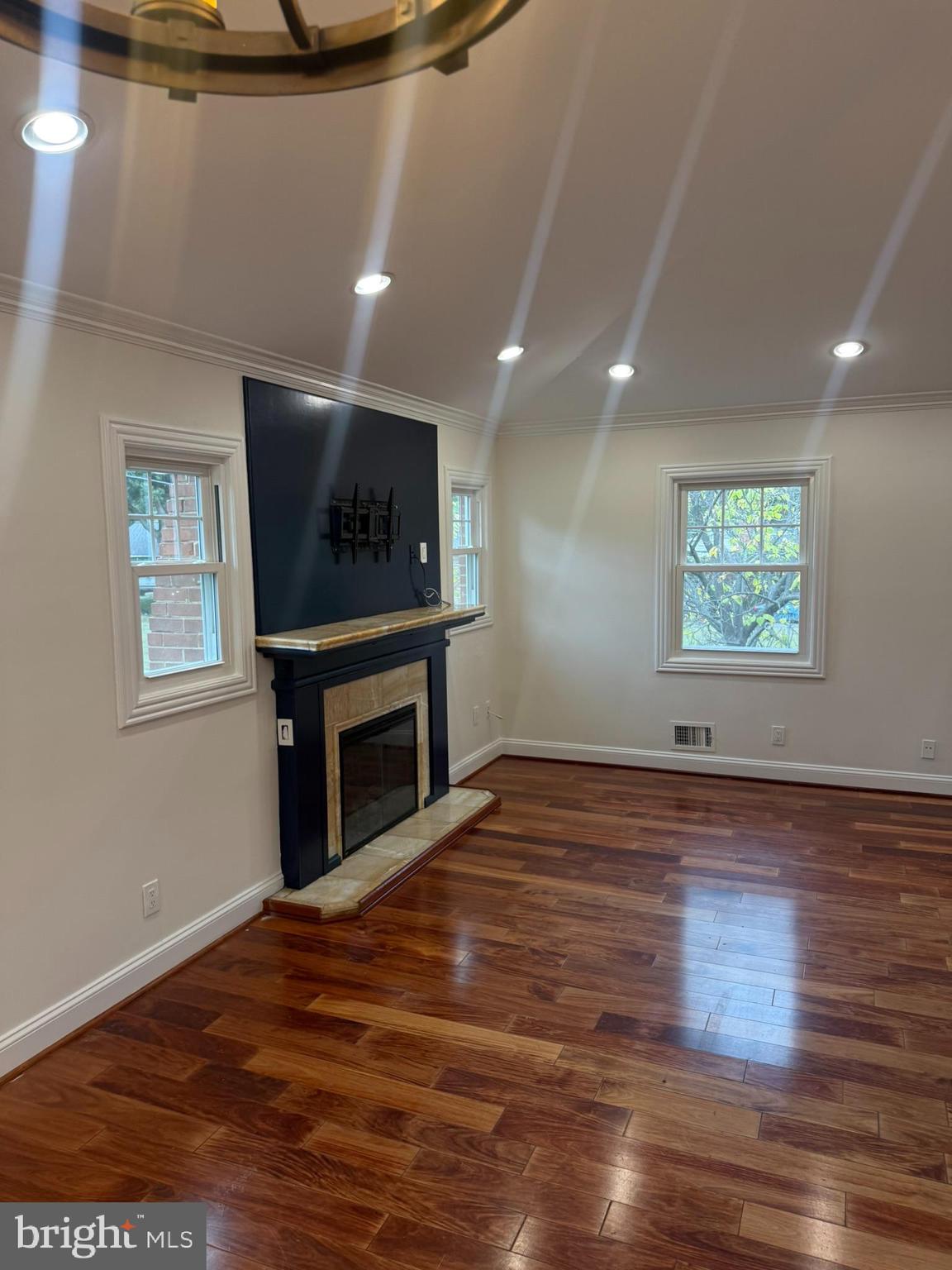 Real estate listing preview #11