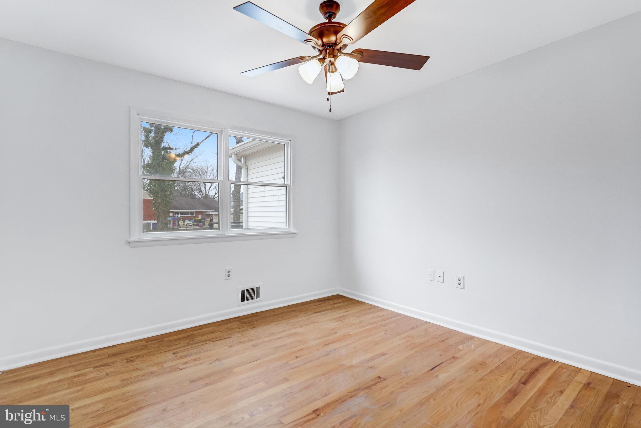 Real estate listing preview #12