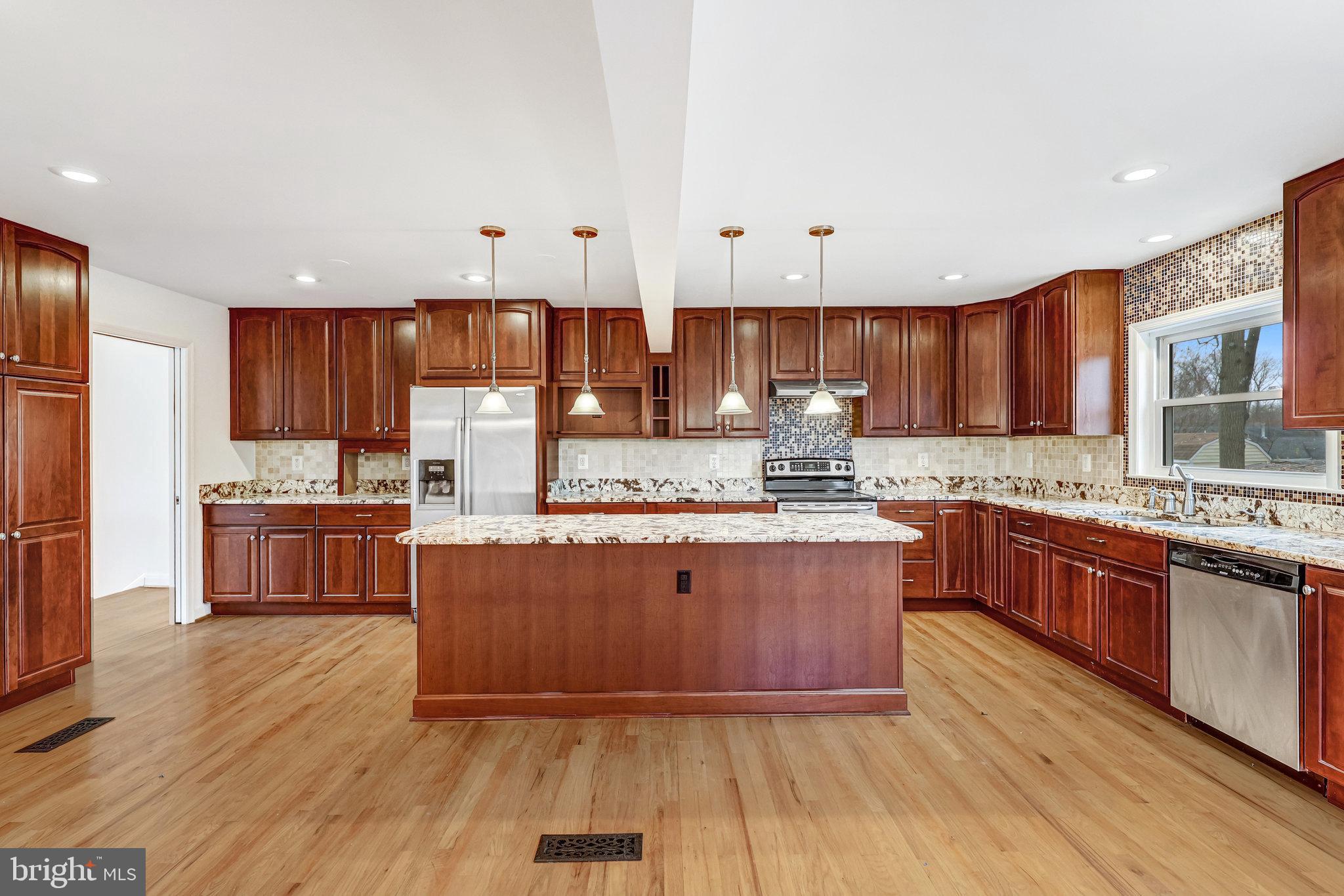 Real estate listing preview #6