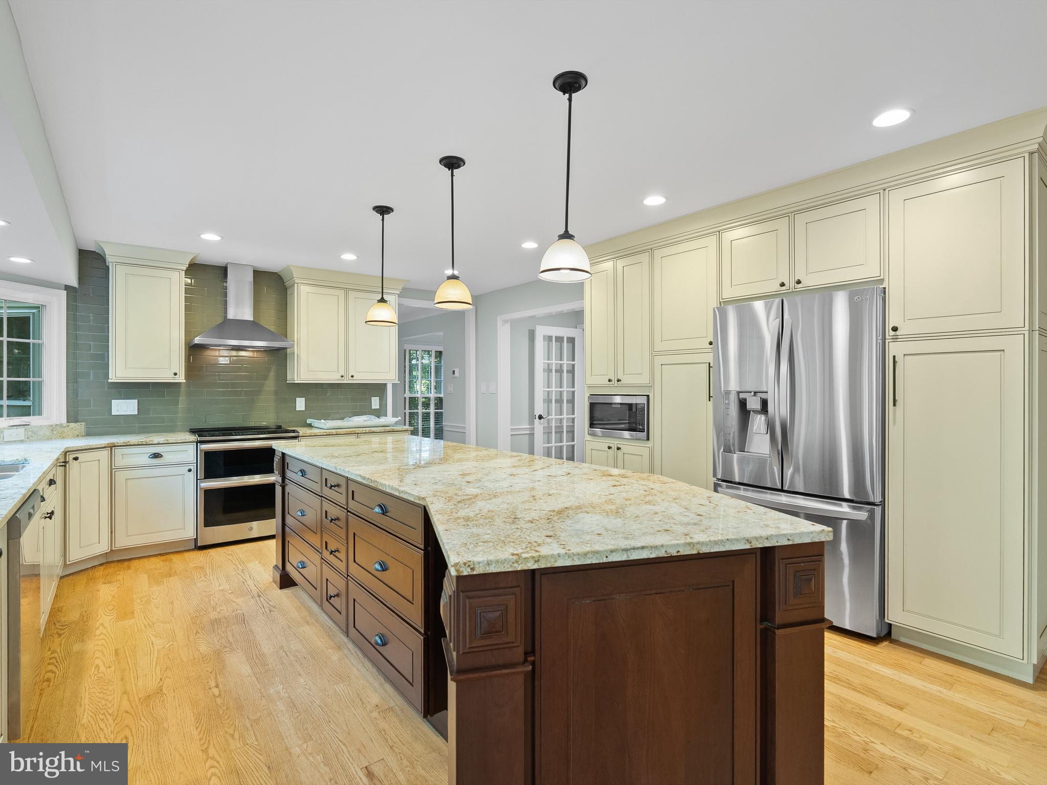 Real estate listing preview #6