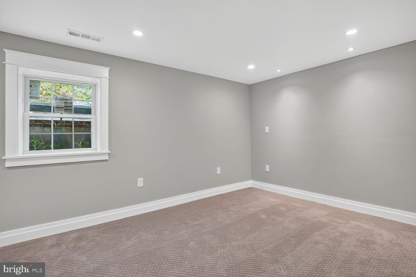 Real estate listing preview #14