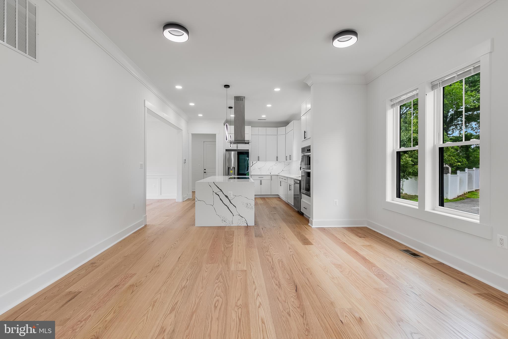 Real estate listing preview #14