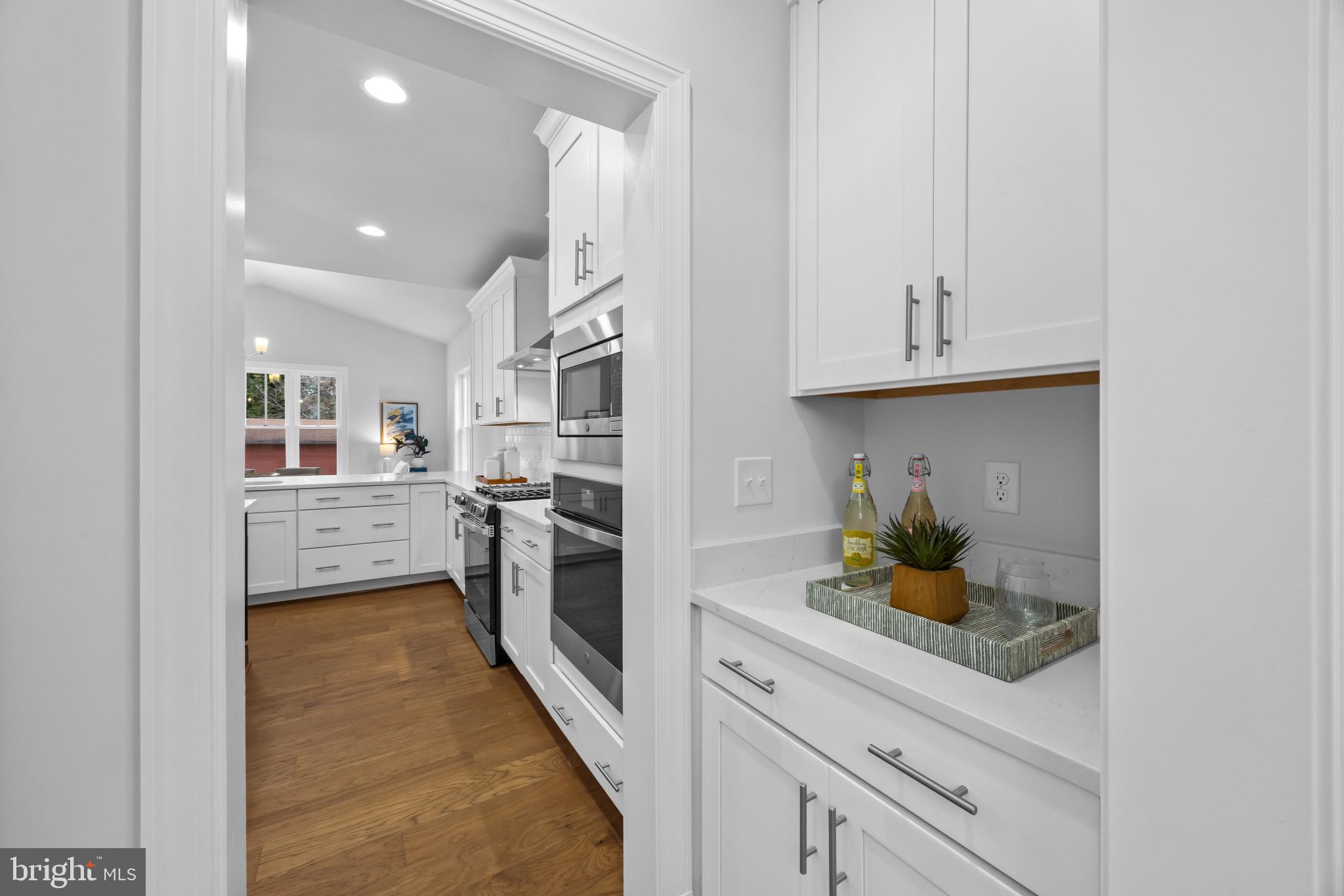 Real estate listing preview #14