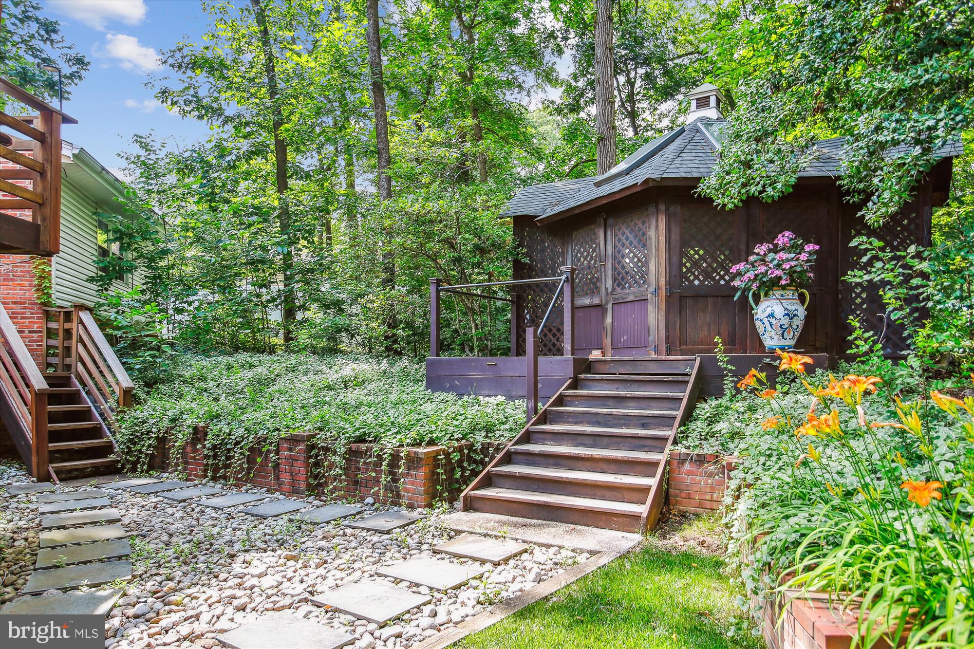 Real estate listing preview #8