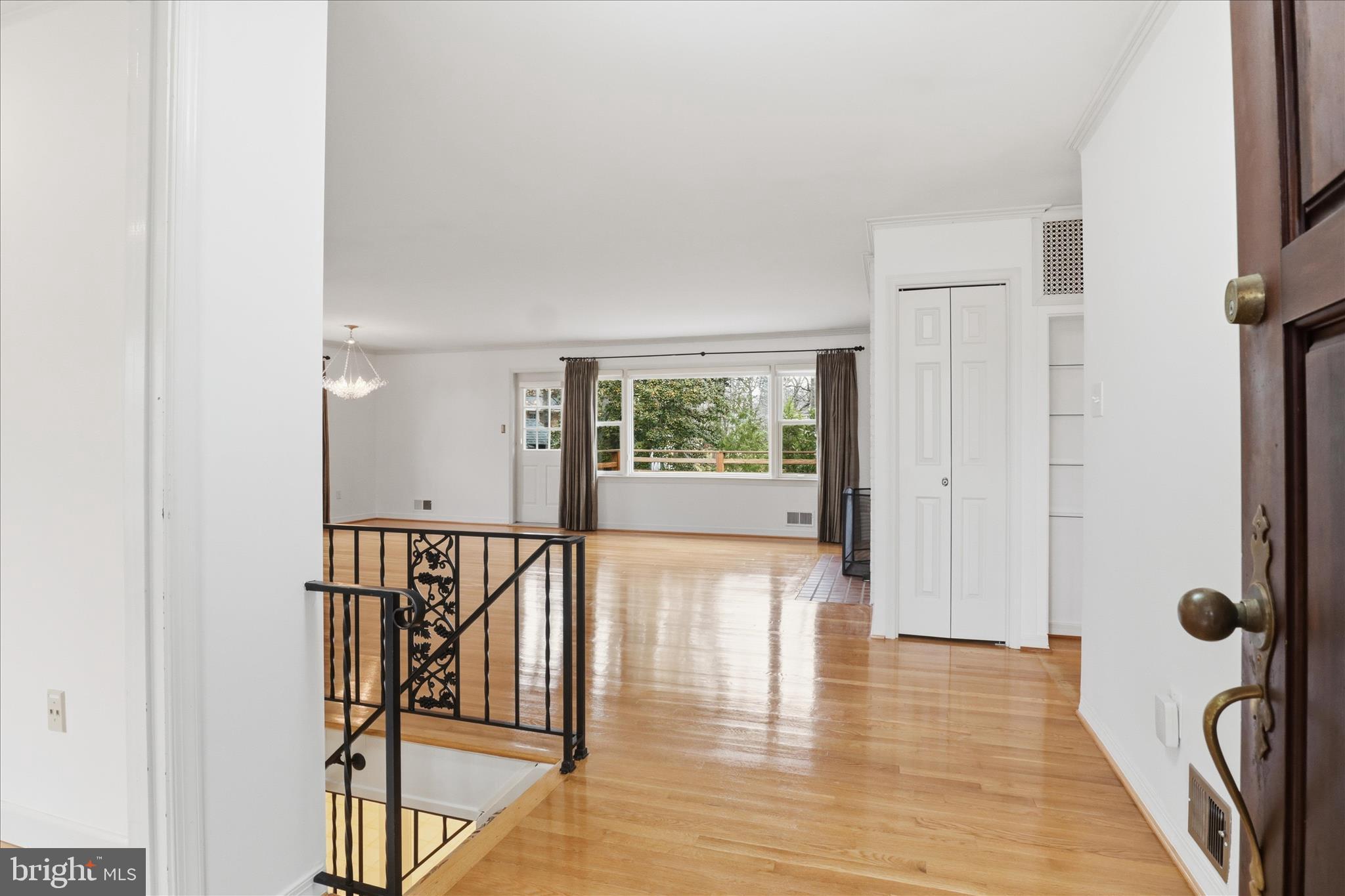 Real estate listing preview #14