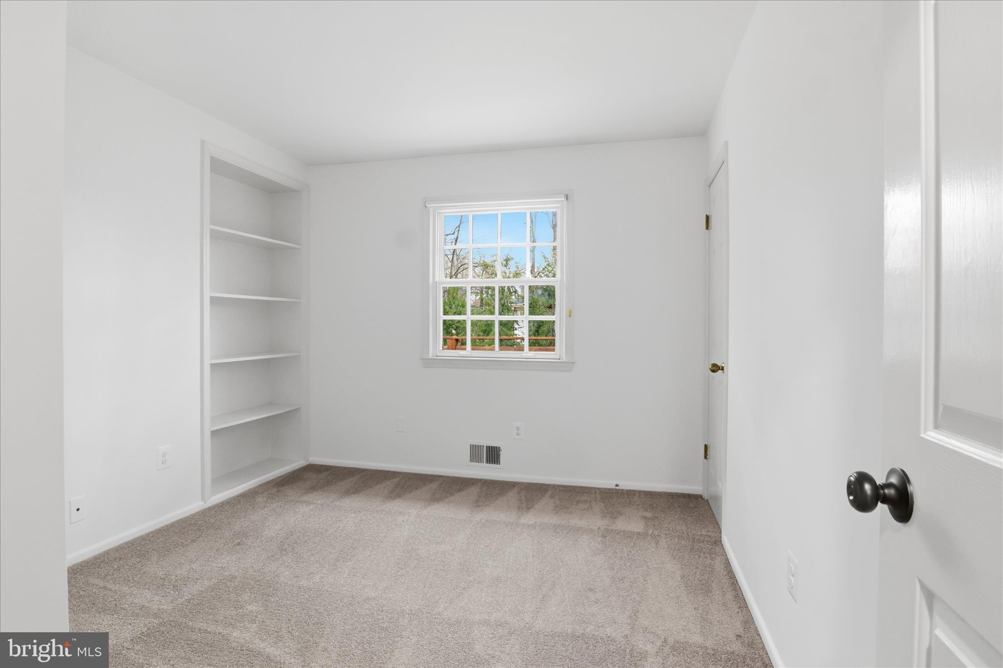 Real estate listing preview #24