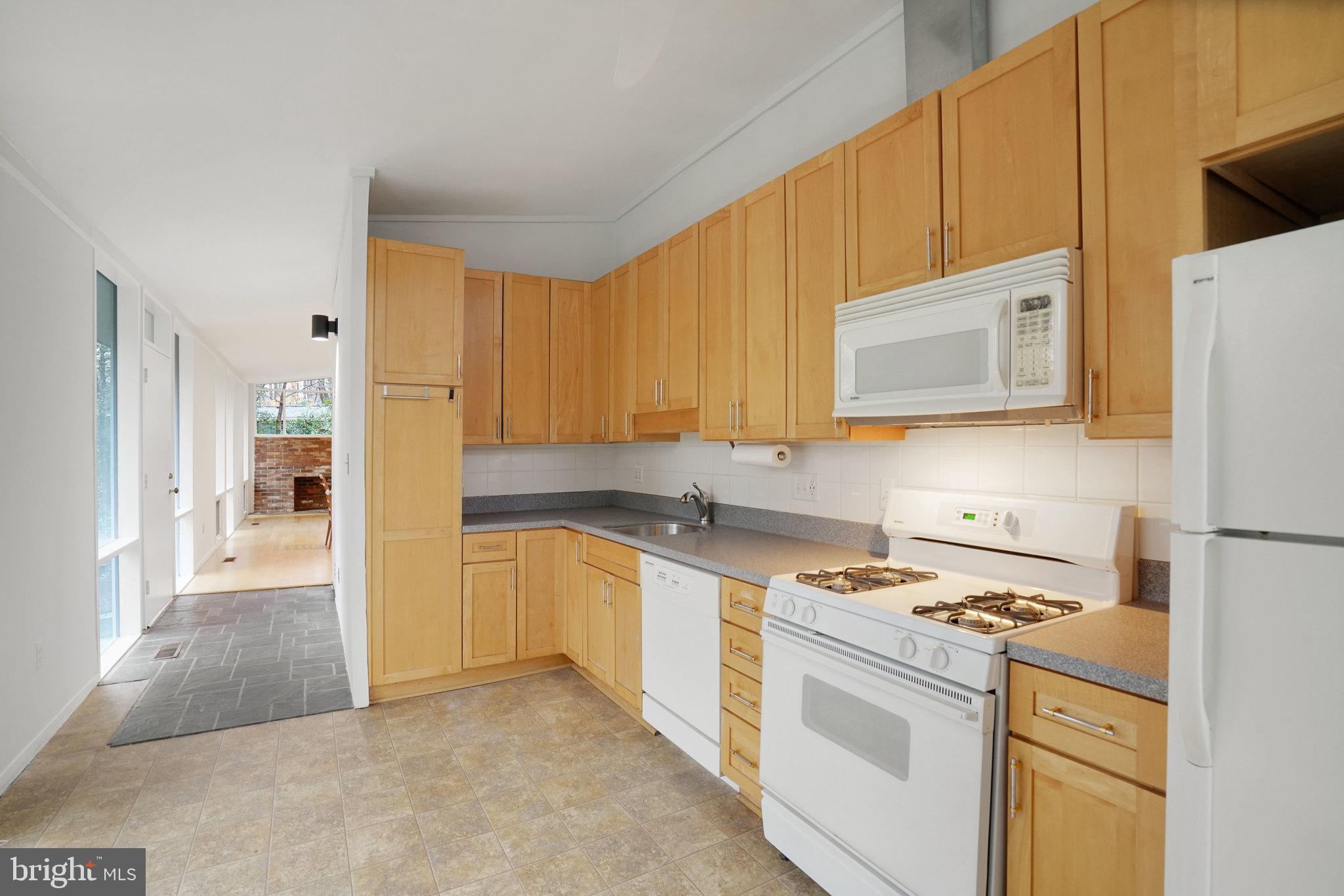 Real estate listing preview #12