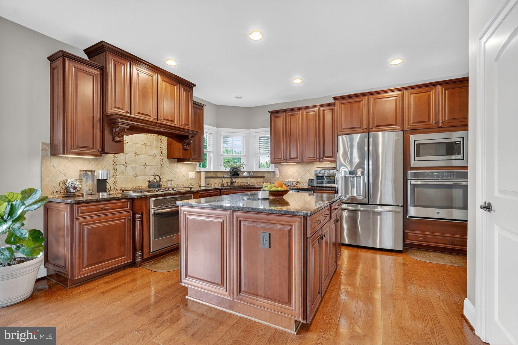 Real estate listing preview #14