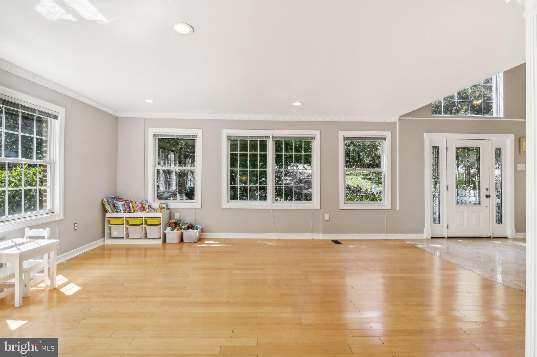 Real estate listing preview #6